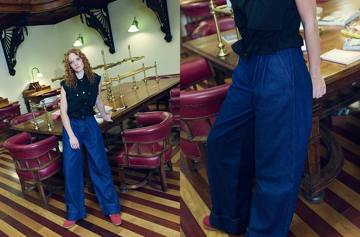 Wide-leg jeans with pleats dark blue front view