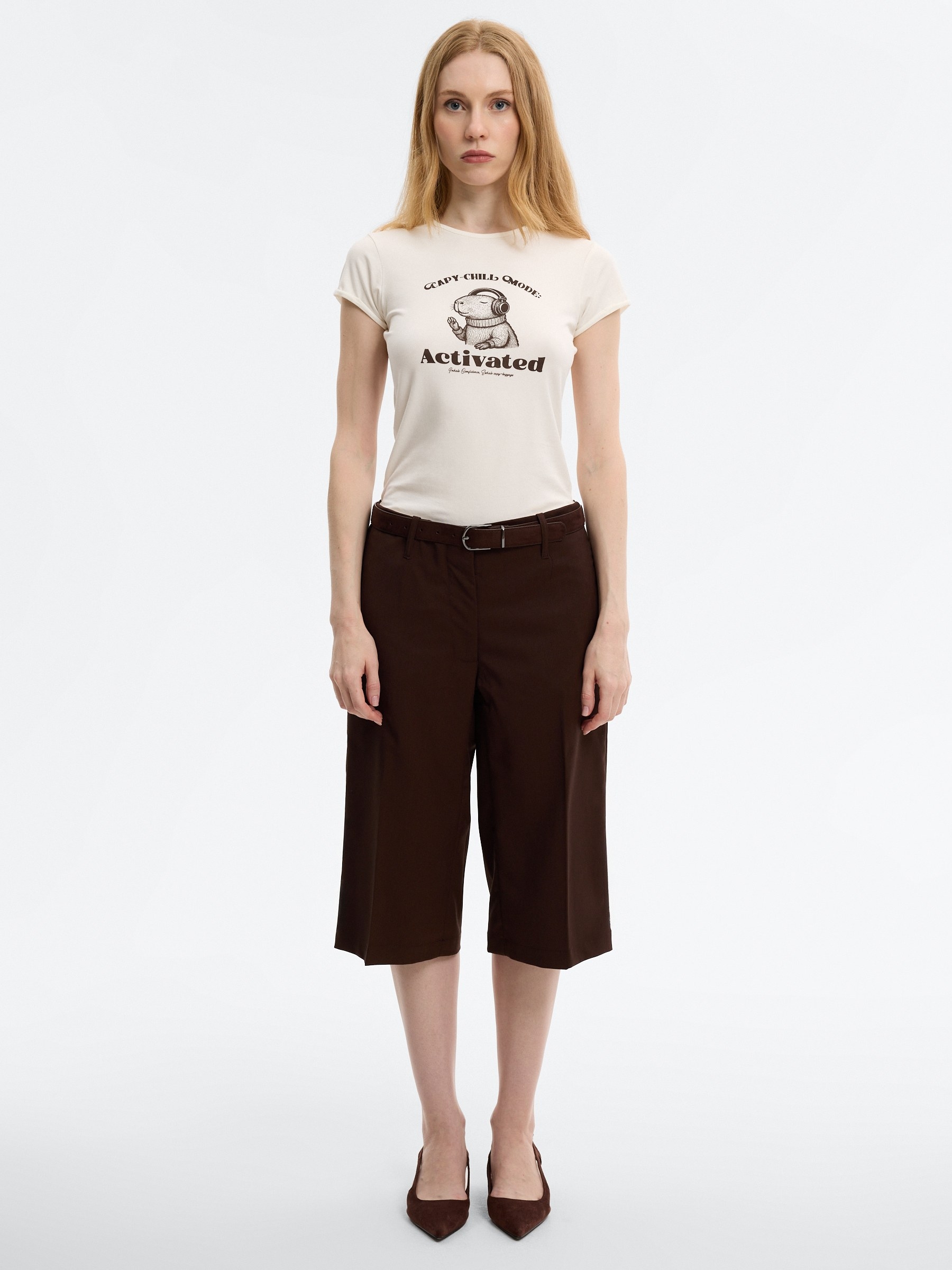 Fluid Bermuda shorts with belt loops chocolate middle front view