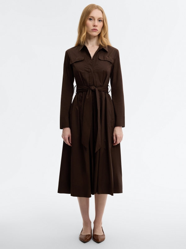 Vestido camiseiro midi popelina lisa chocolate vista meia frontal