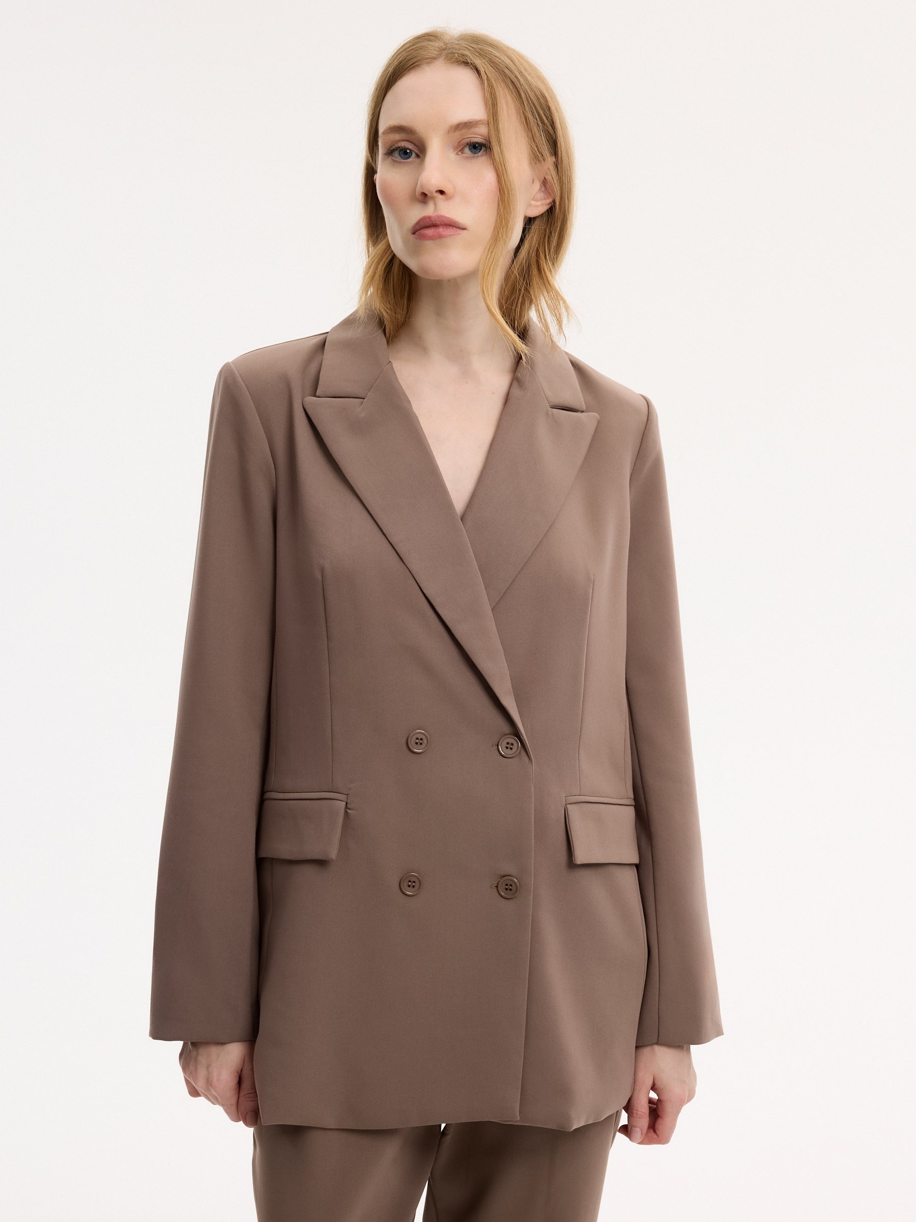 Blazer cruzado liso taupe vista meia frontal