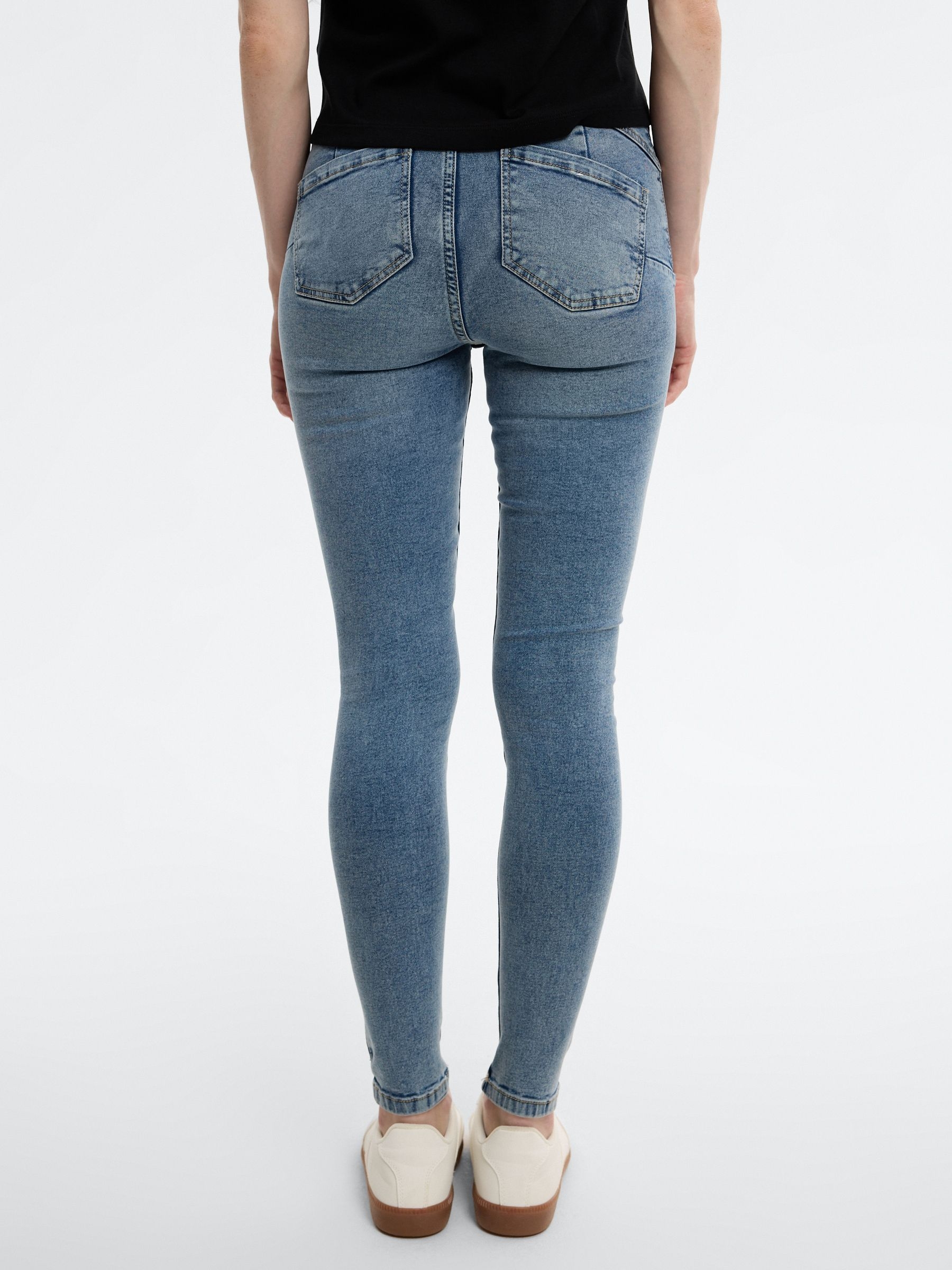 Jeans mid rise skinny push up azul claro vista geral frontal