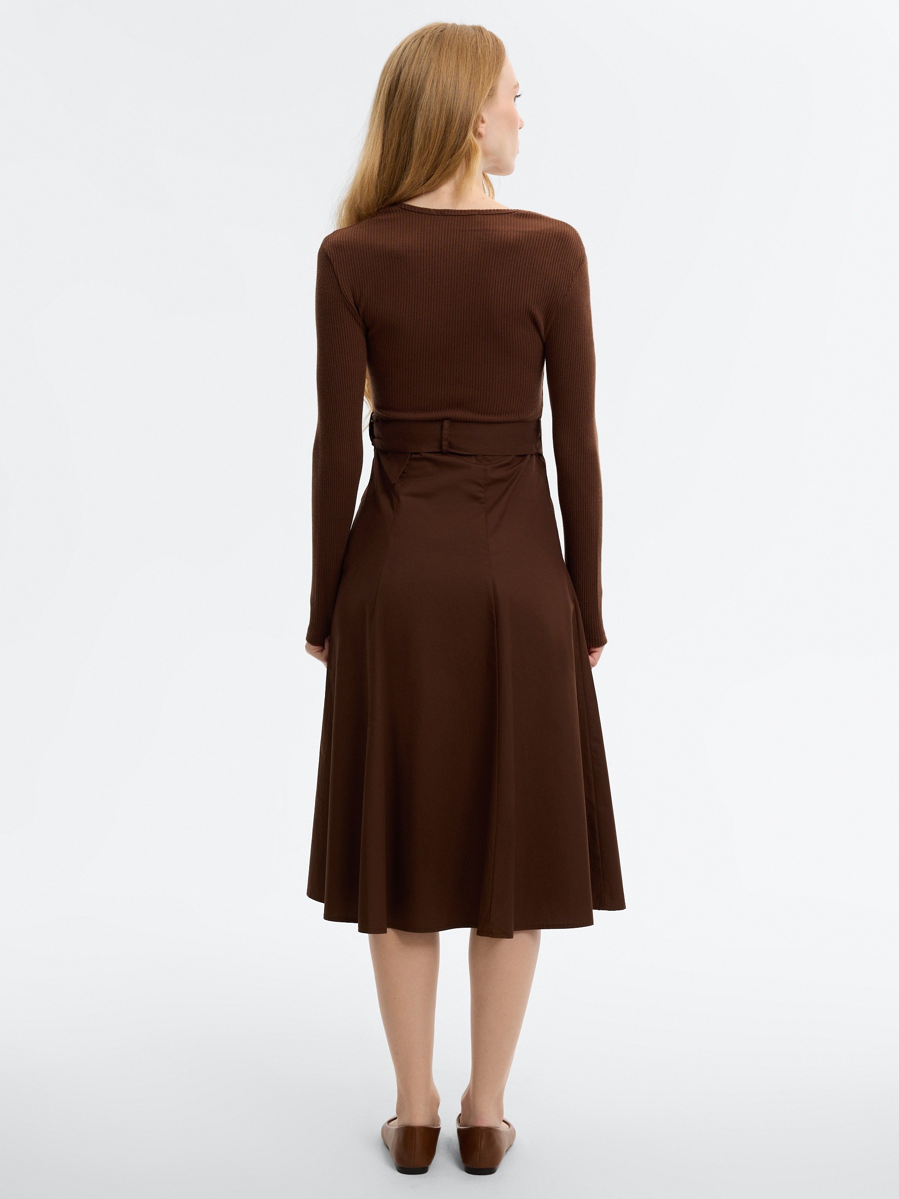Vestido midi combinado taupe vista media frontal