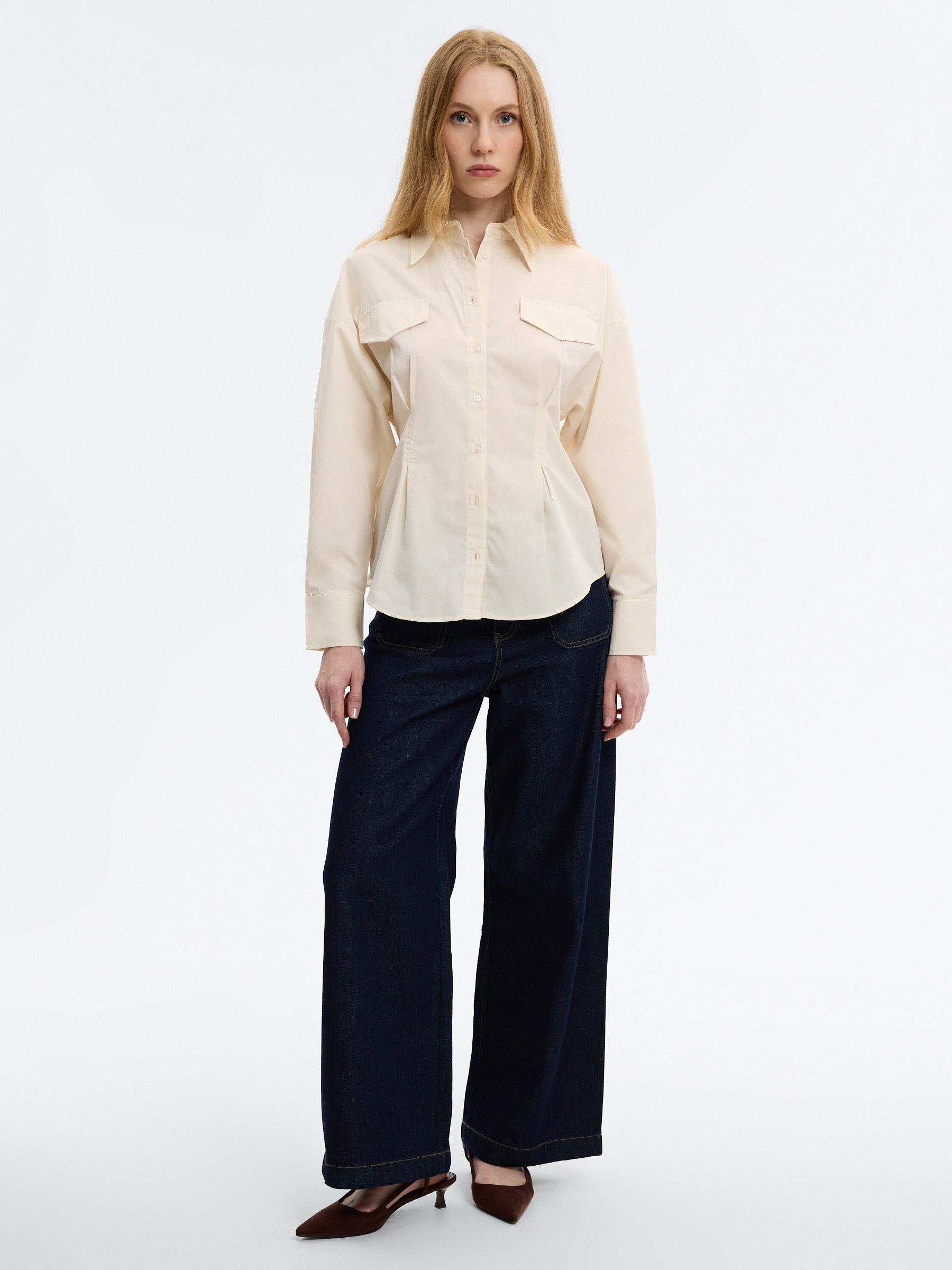 Camisa oversized lisa com pregas off white vista meia frontal