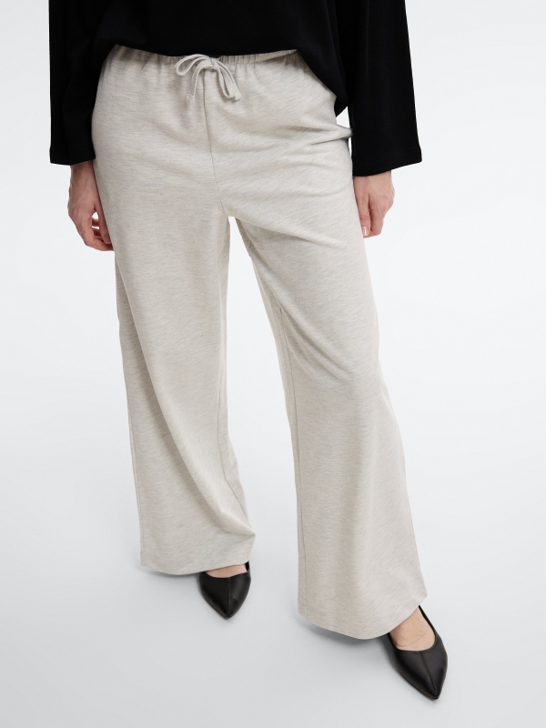 Pantalón chándal felpa liso tiro alto melange claro vista detalle