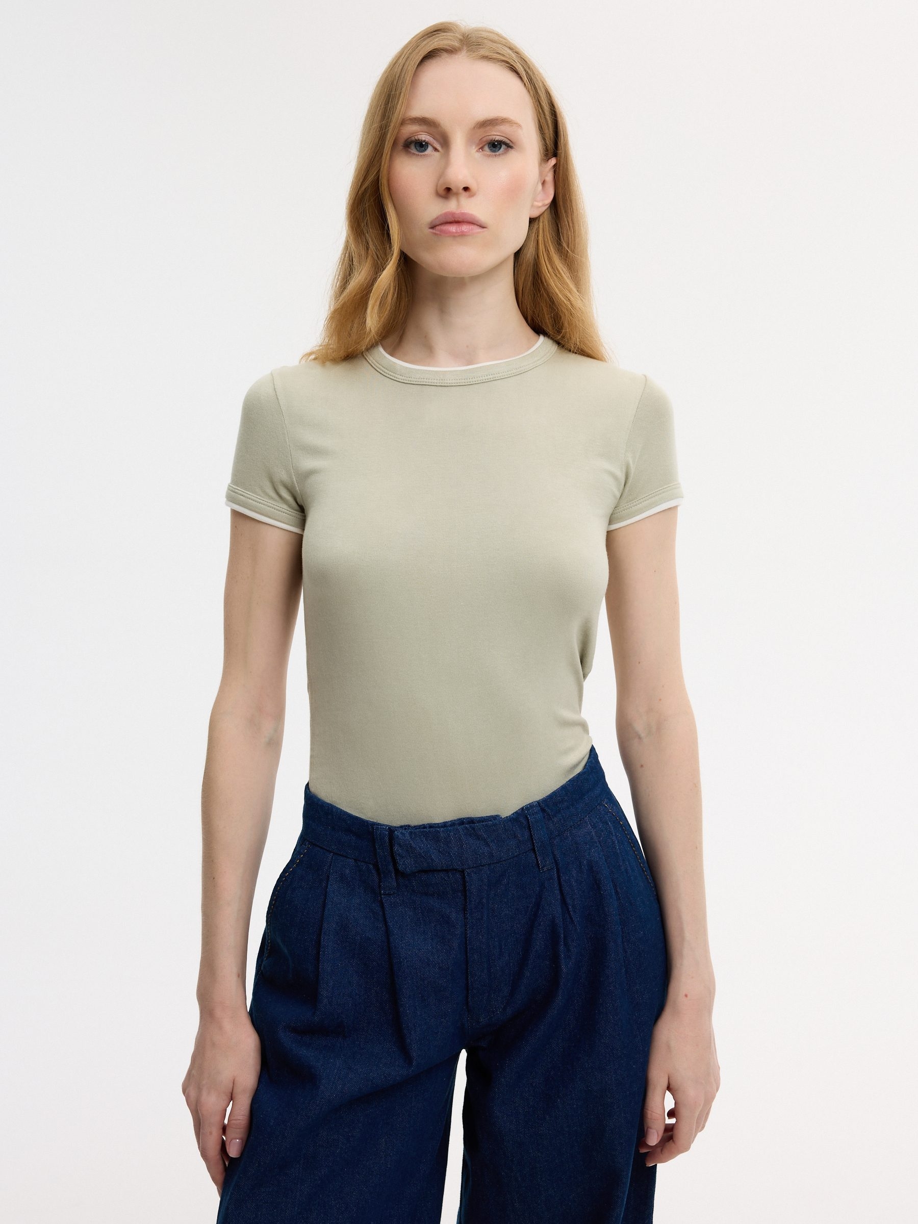 Camiseta de manga dupla slim de viscose verde acinzentado vista meia frontal