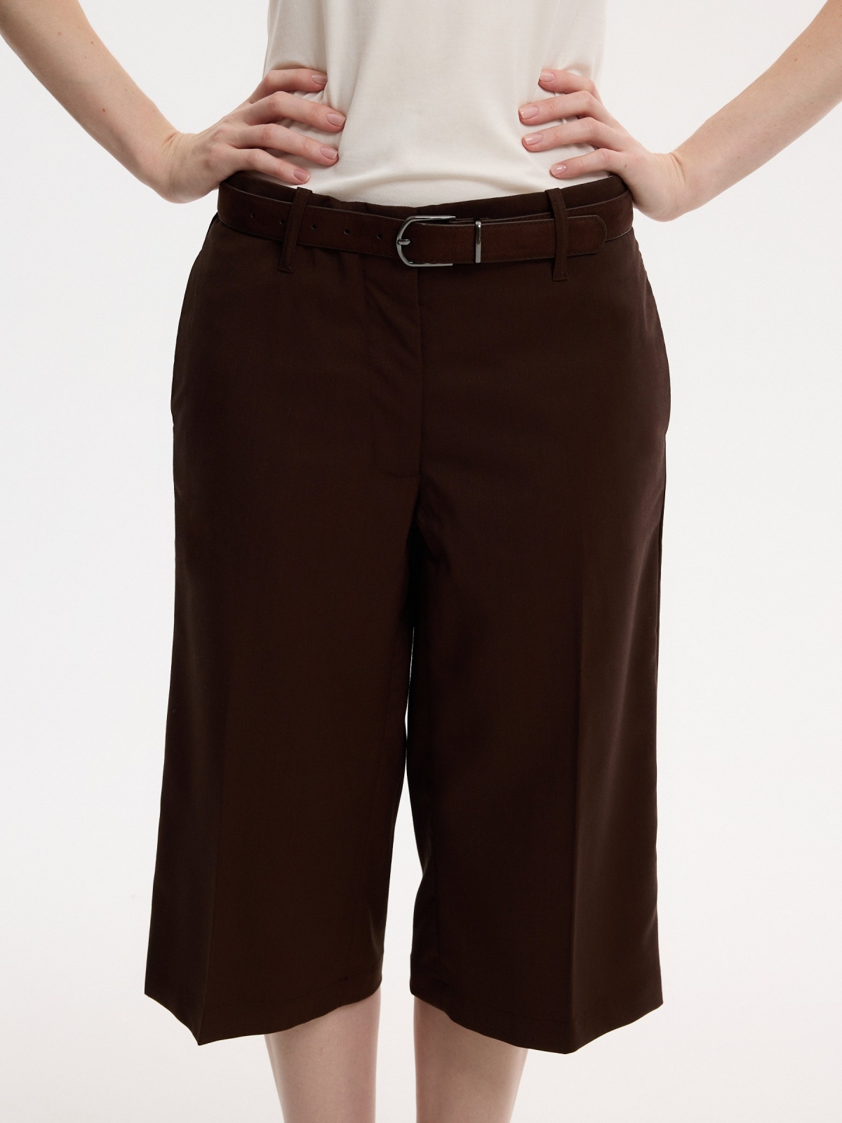 Fluid Bermuda shorts with belt loops chocolate middle back view