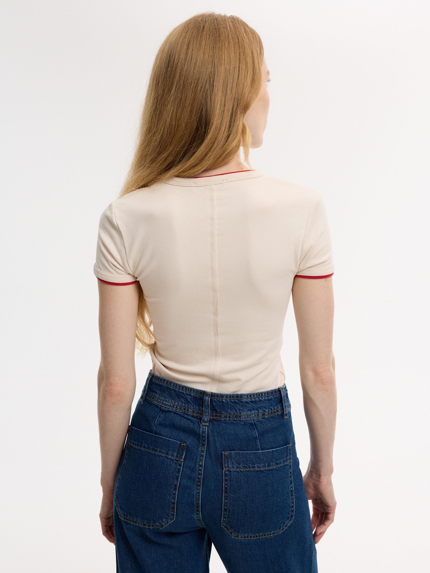 Camiseta de manga dupla slim de viscose areia vista meia frontal