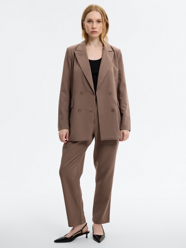 Blazer cruzado liso taupe vista geral frontal