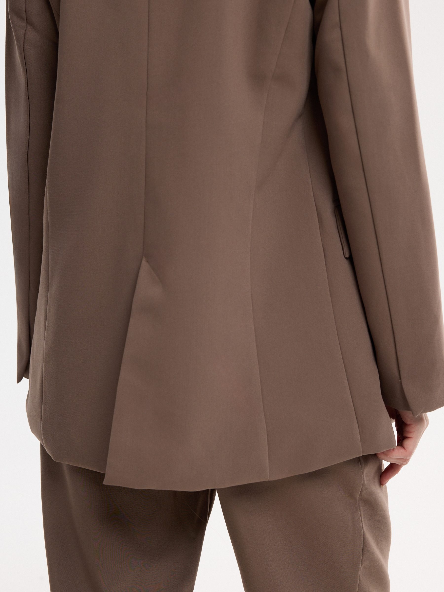 Blazer cruzada lisa taupe vista media frontal