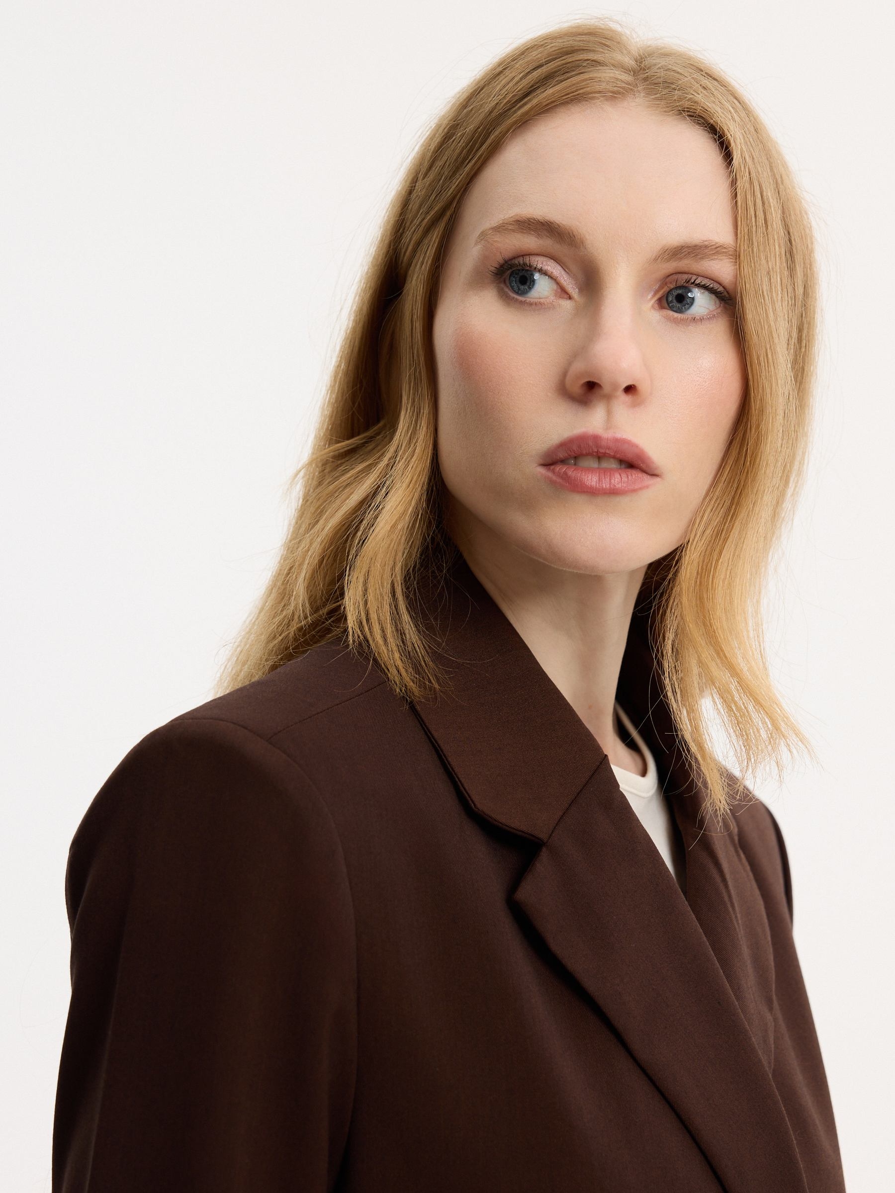 Double-breasted slim fit blazer chocolate middle front view