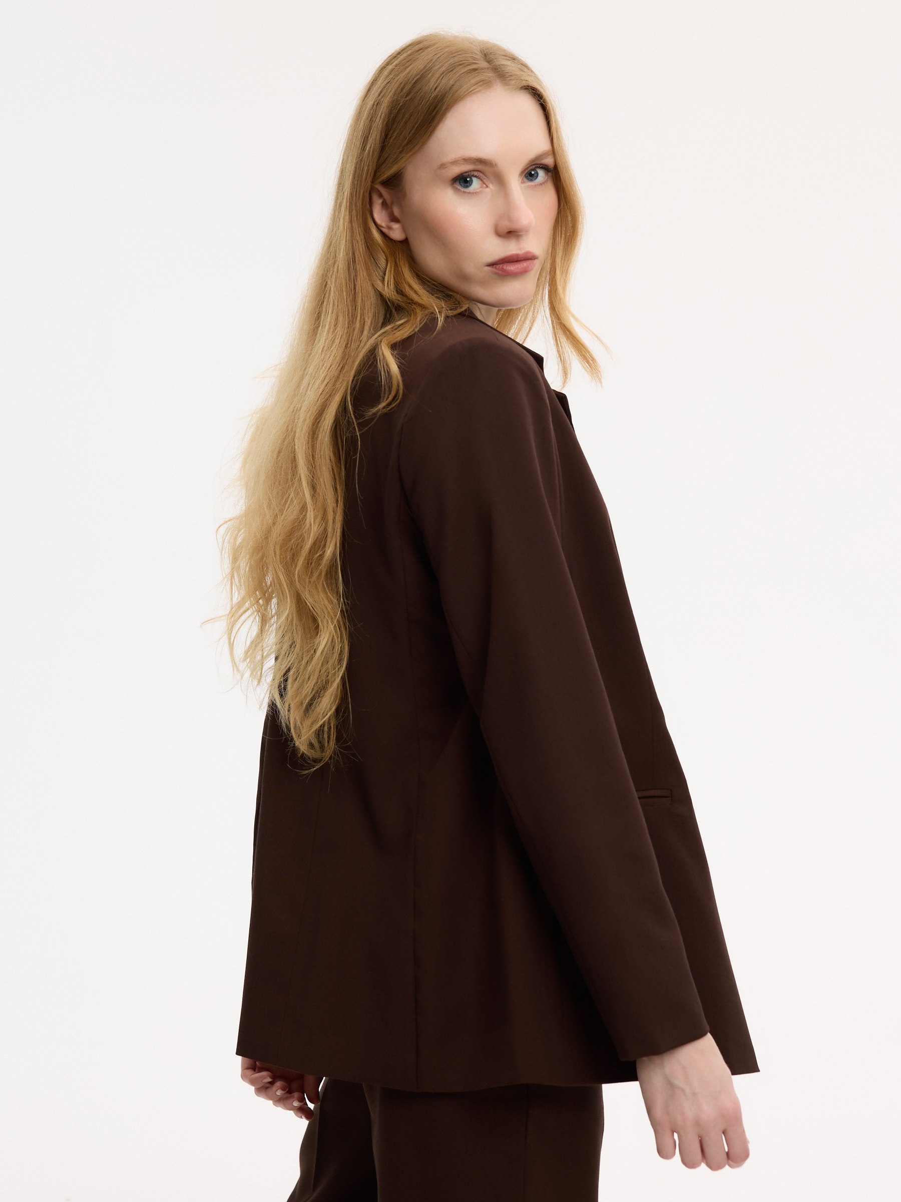 Americana cruzada slim fit chocolate vista meia frontal