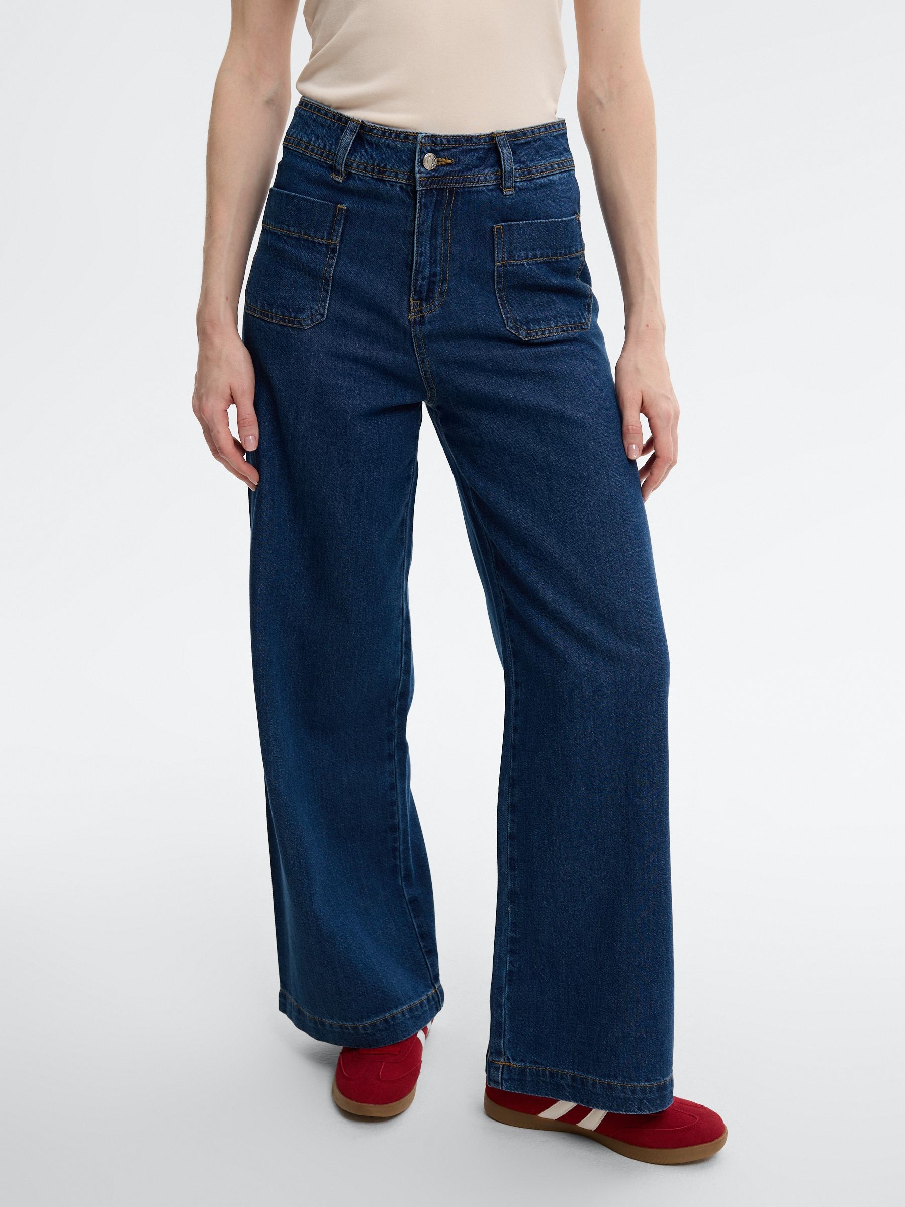 High-waisted multi-pocket wide-leg jeans blue front view