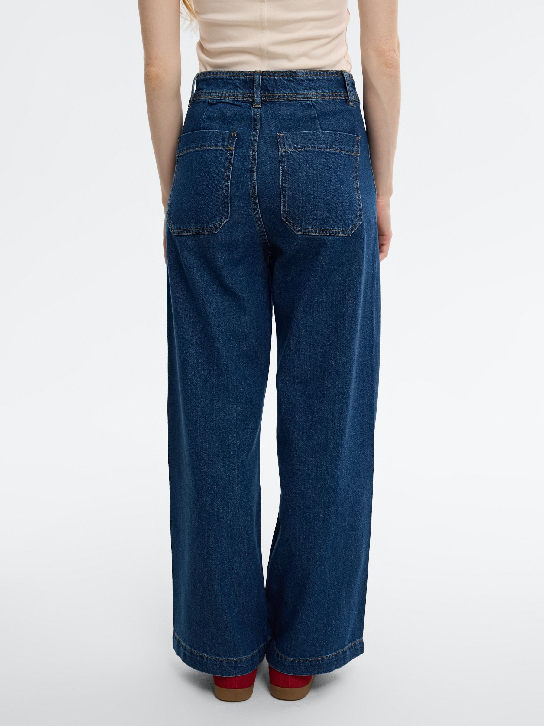 High-waisted multi-pocket wide-leg jeans blue front view