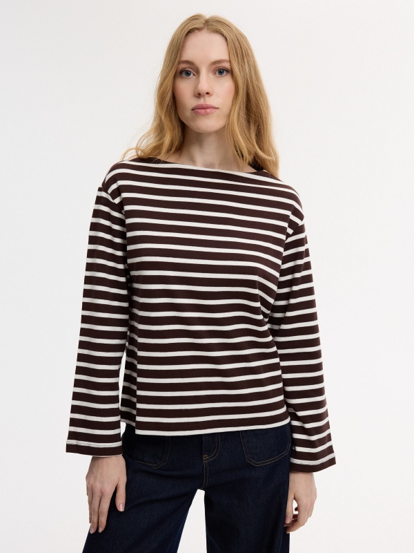 Camiseta básica listrada manga longa chocolate vista meia frontal