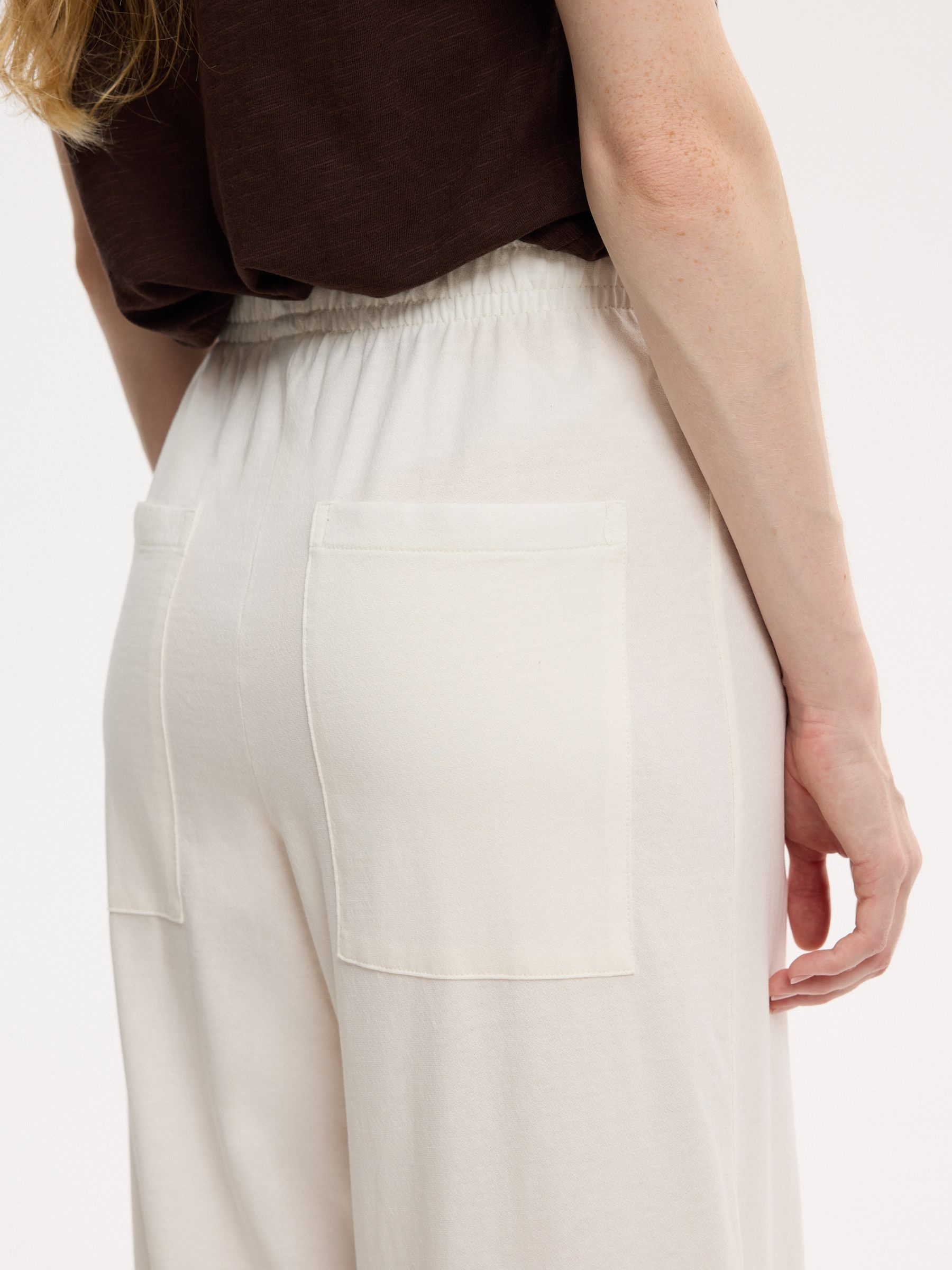 Pantalón fluido algodón tiro alto blanco roto vista general frontal