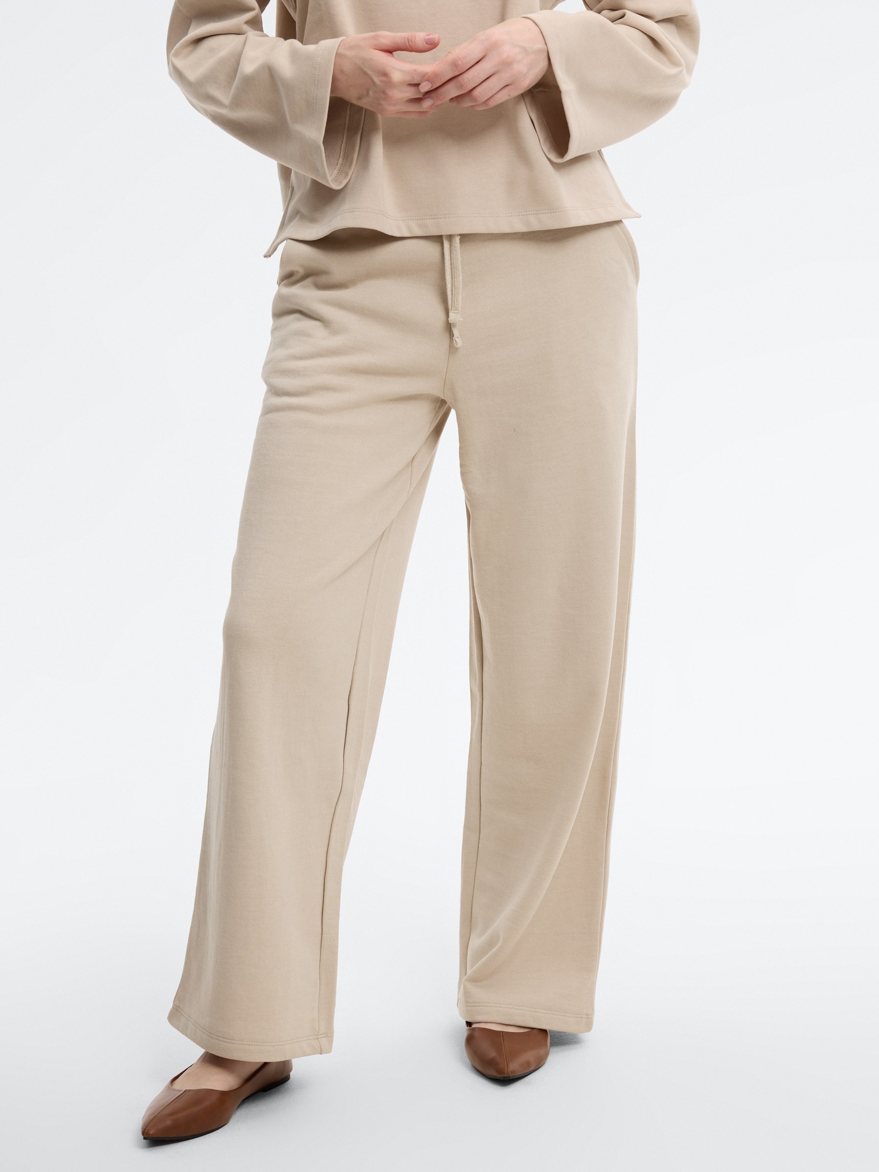 Pantalón chándal wide leg crudo vista general frontal