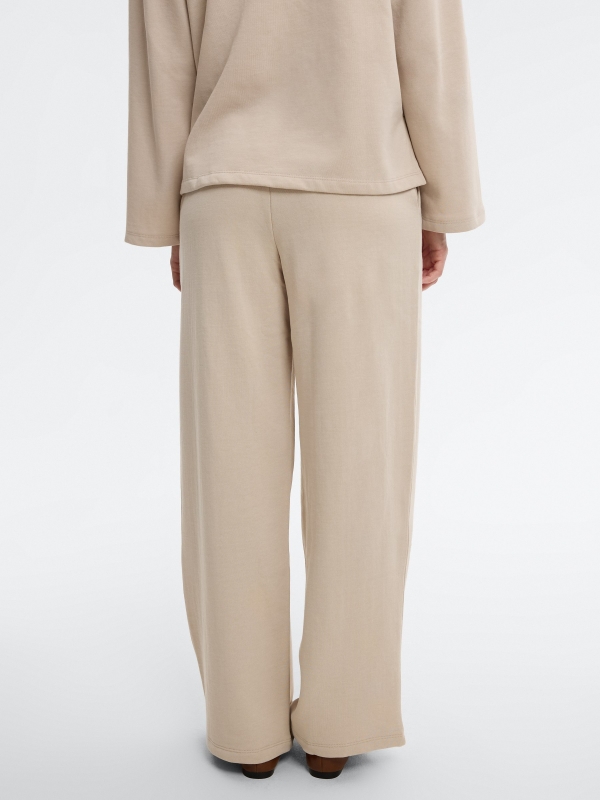 Calça de moletom wide leg crua vista meia traseira