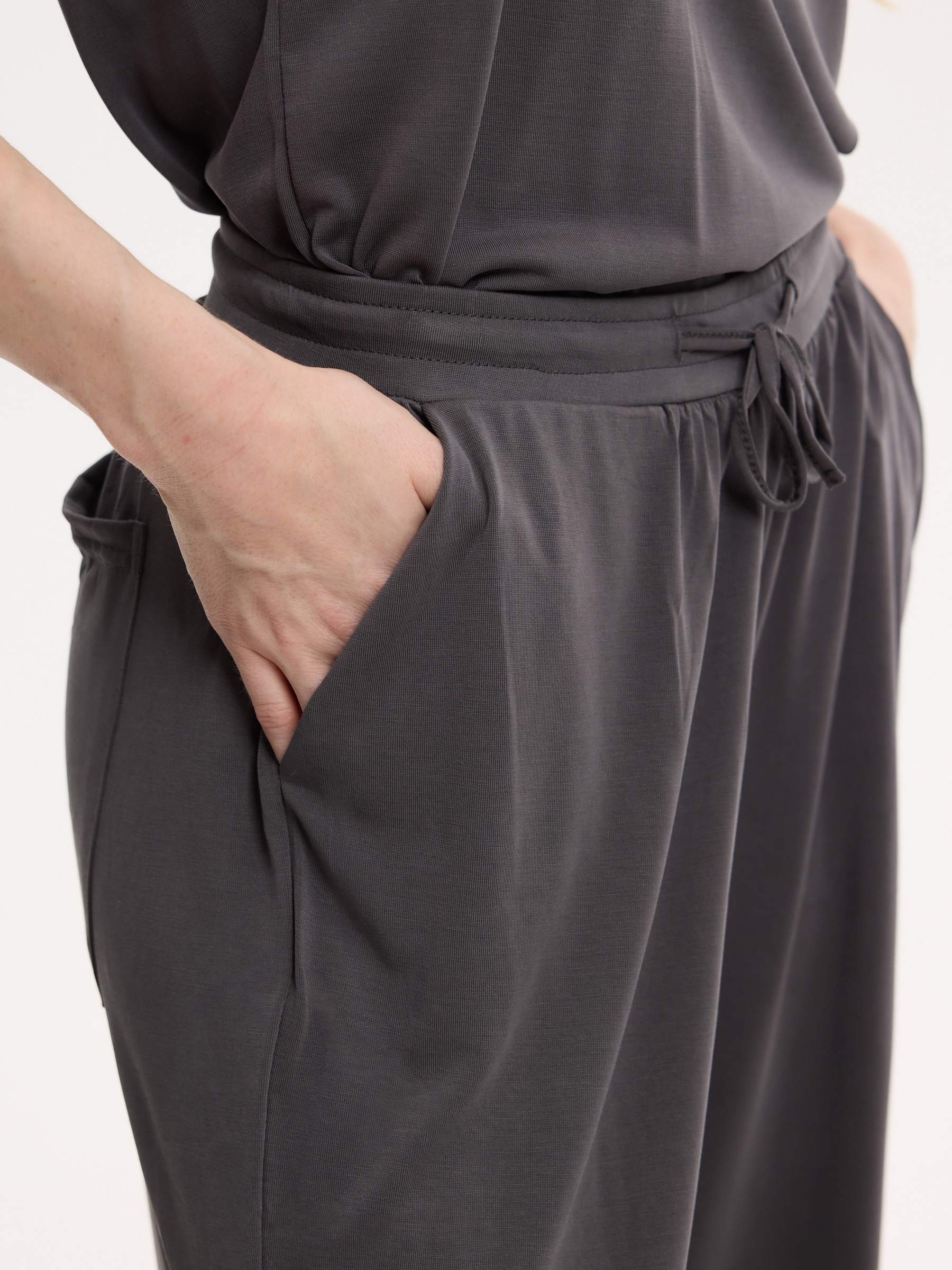 Calça de moletom wide leg melange claro vista geral frontal