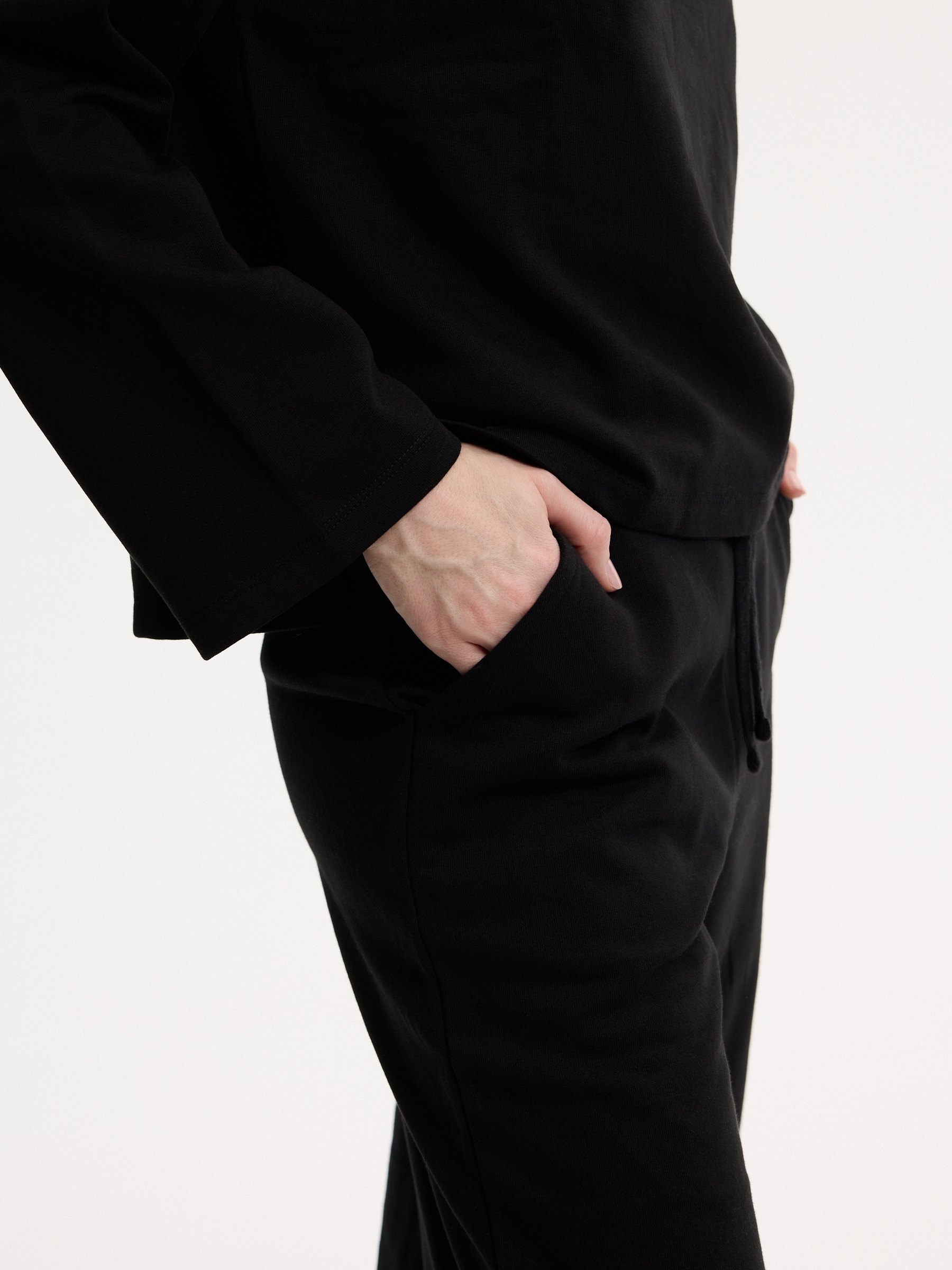 Pantalón chándal wide leg negro vista general frontal