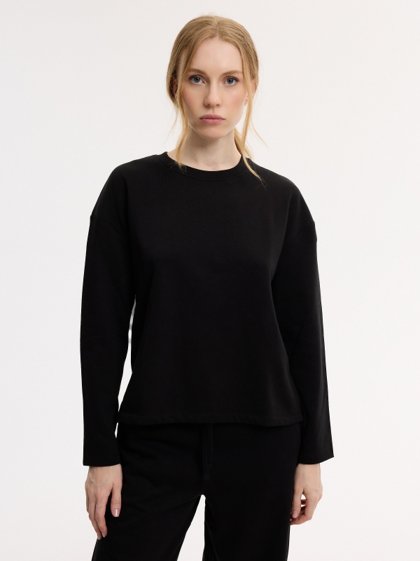 Basic crew neck fleece sweatshirt black middle front view