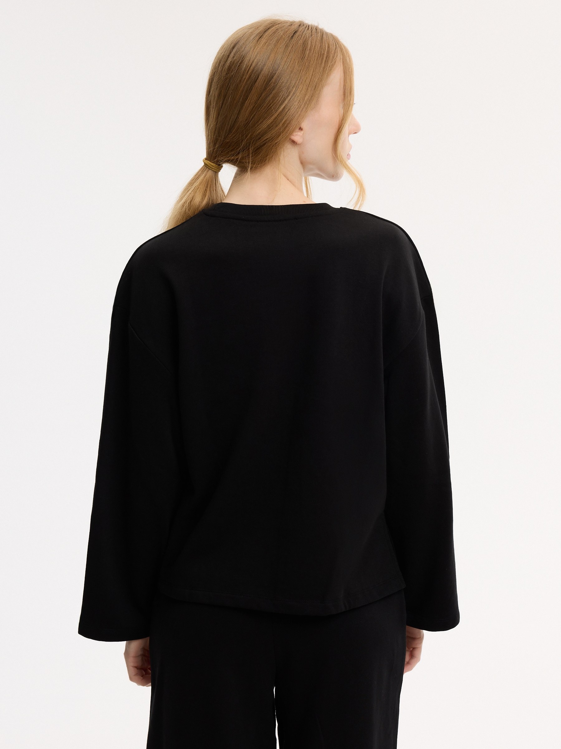 Basic crew neck fleece sweatshirt black middle front view