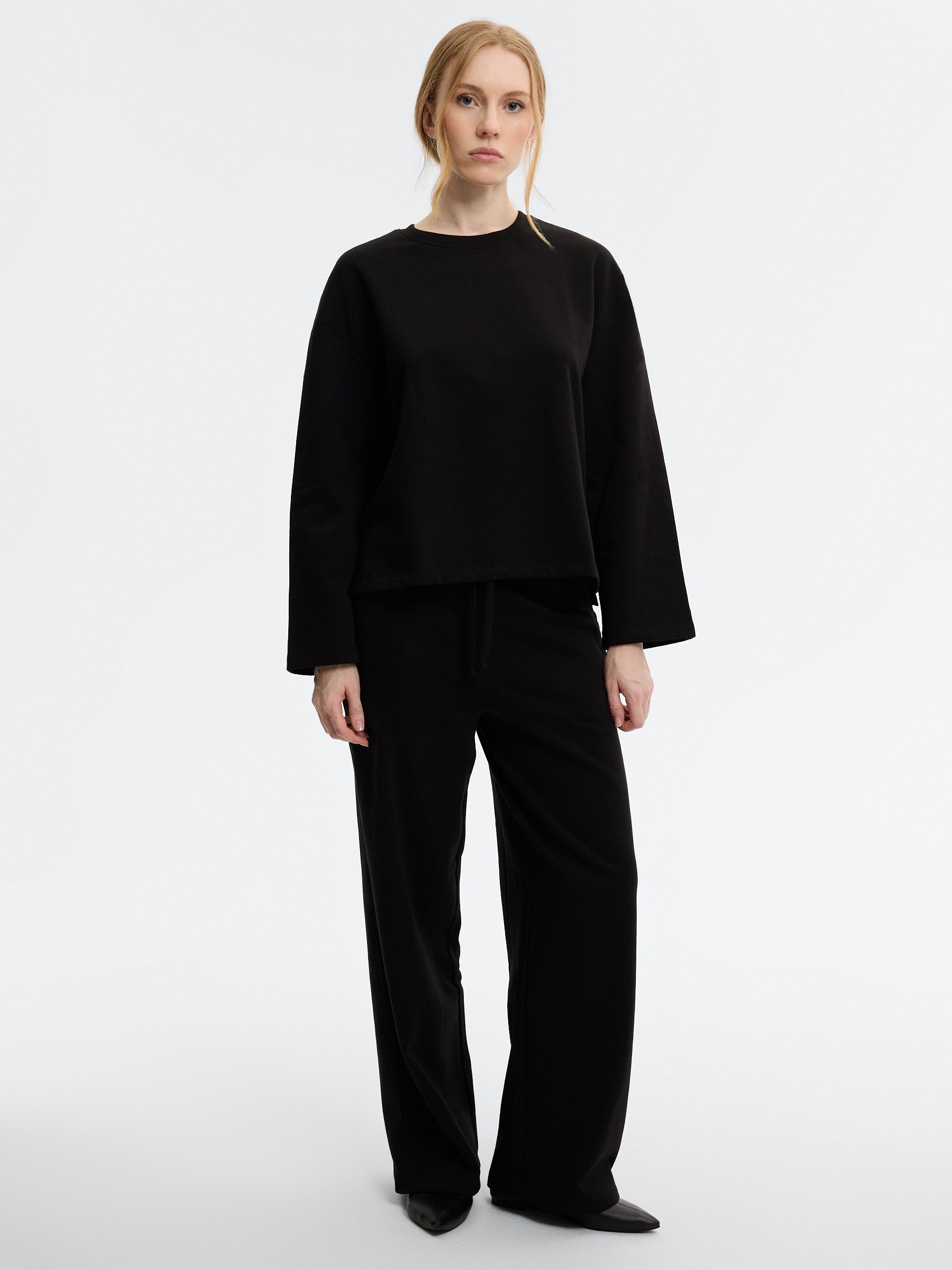 Basic crew neck fleece sweatshirt black middle front view