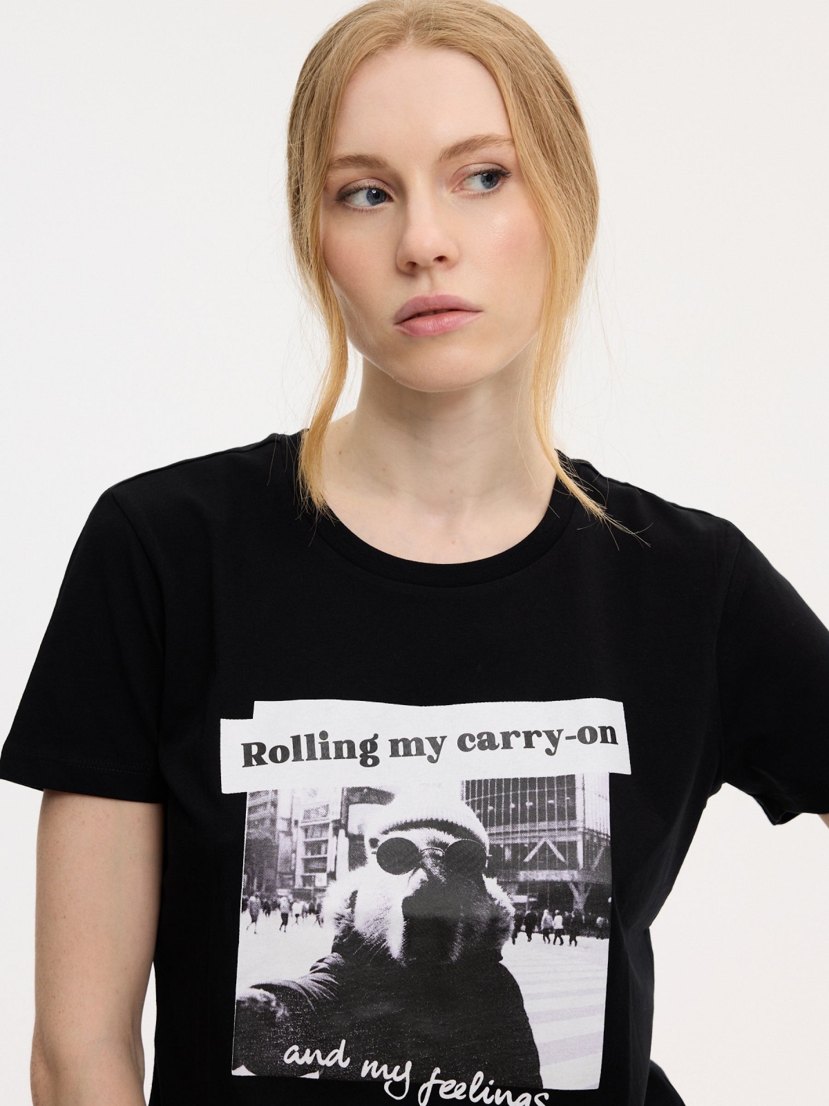 Camiseta estampado rolling negro vista detalle
