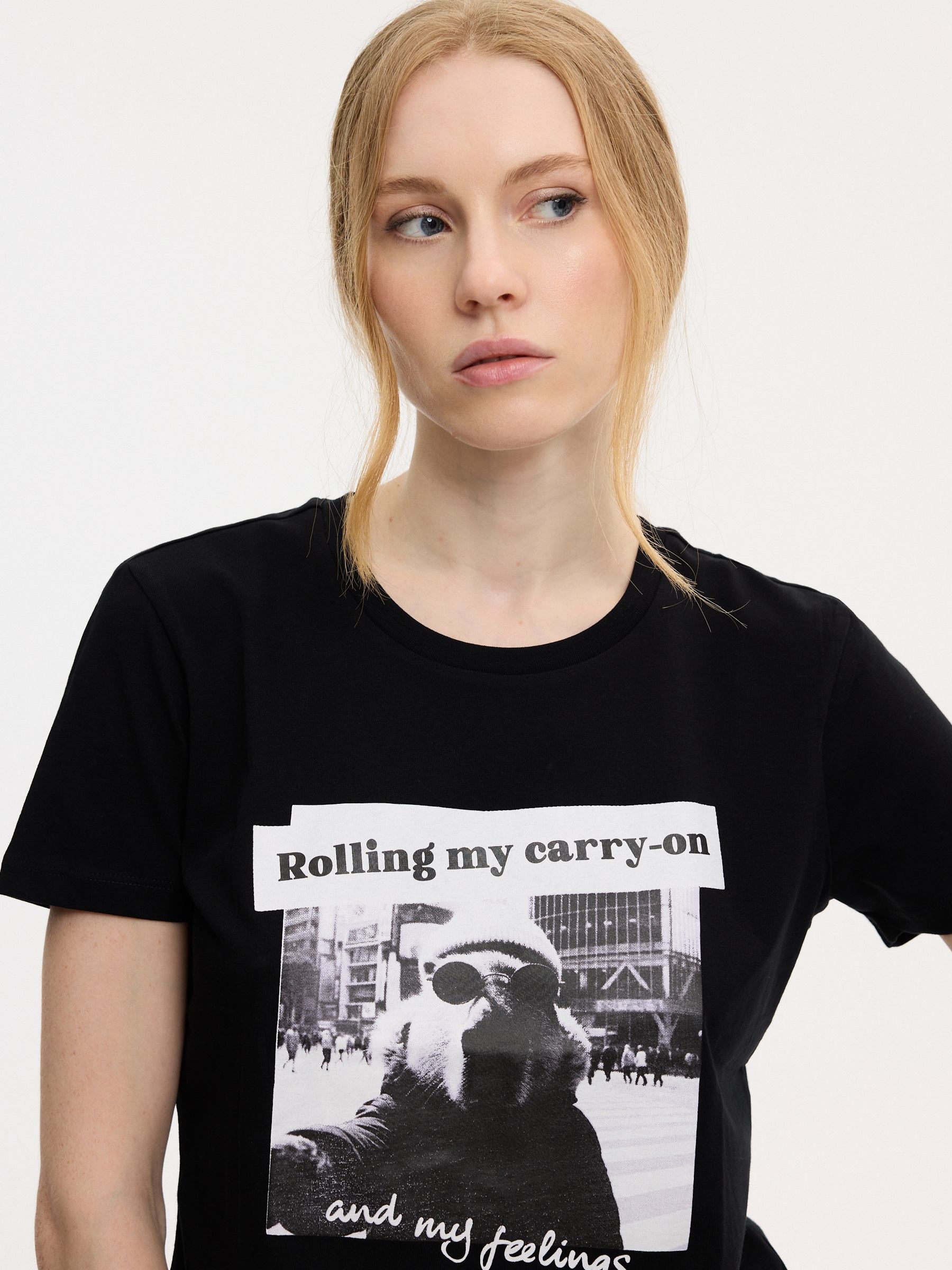 Camiseta estampado rolling negro vista media frontal