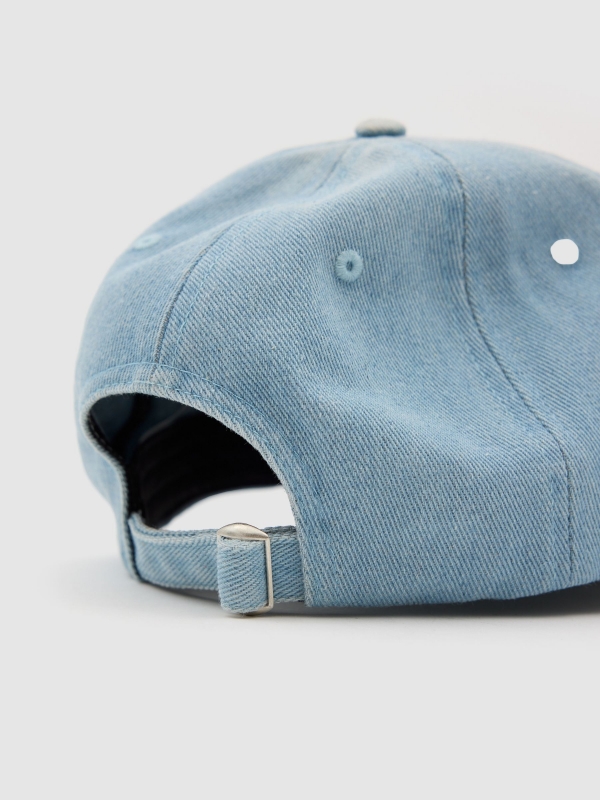 Boné baseball denim logo azul vista detalhe