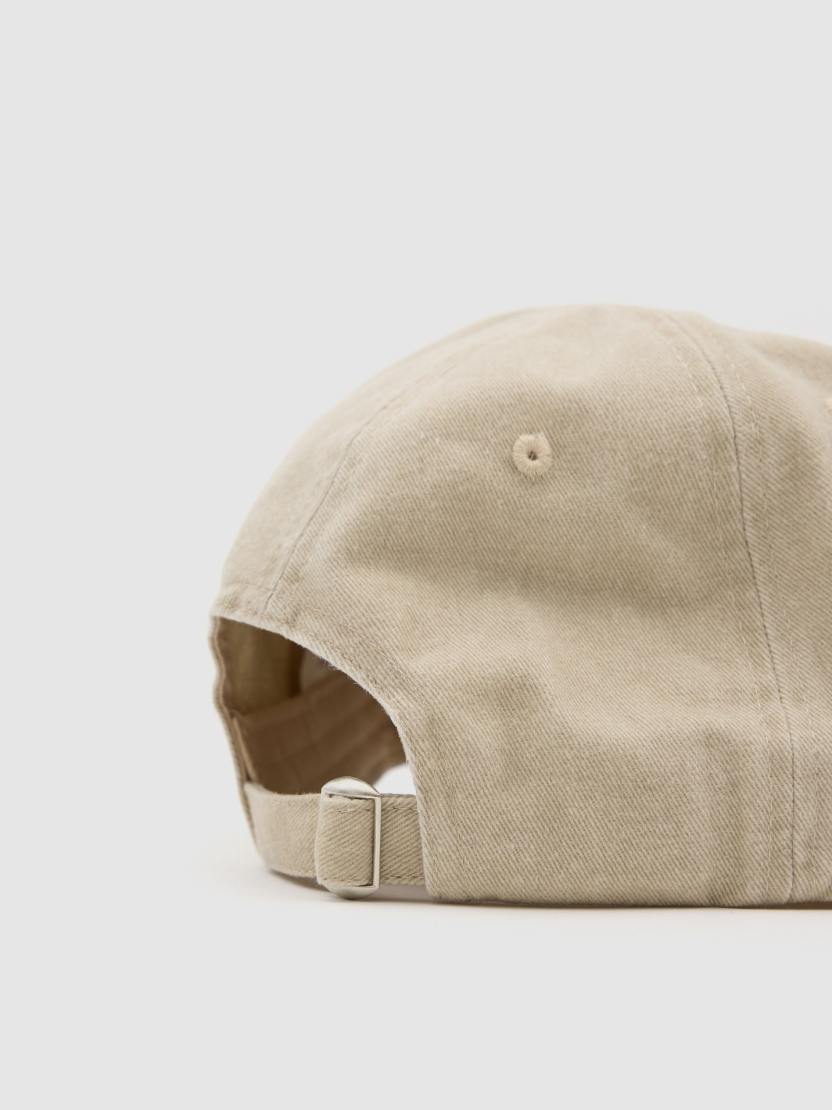 Gorra baseball lavada beige vista detalle