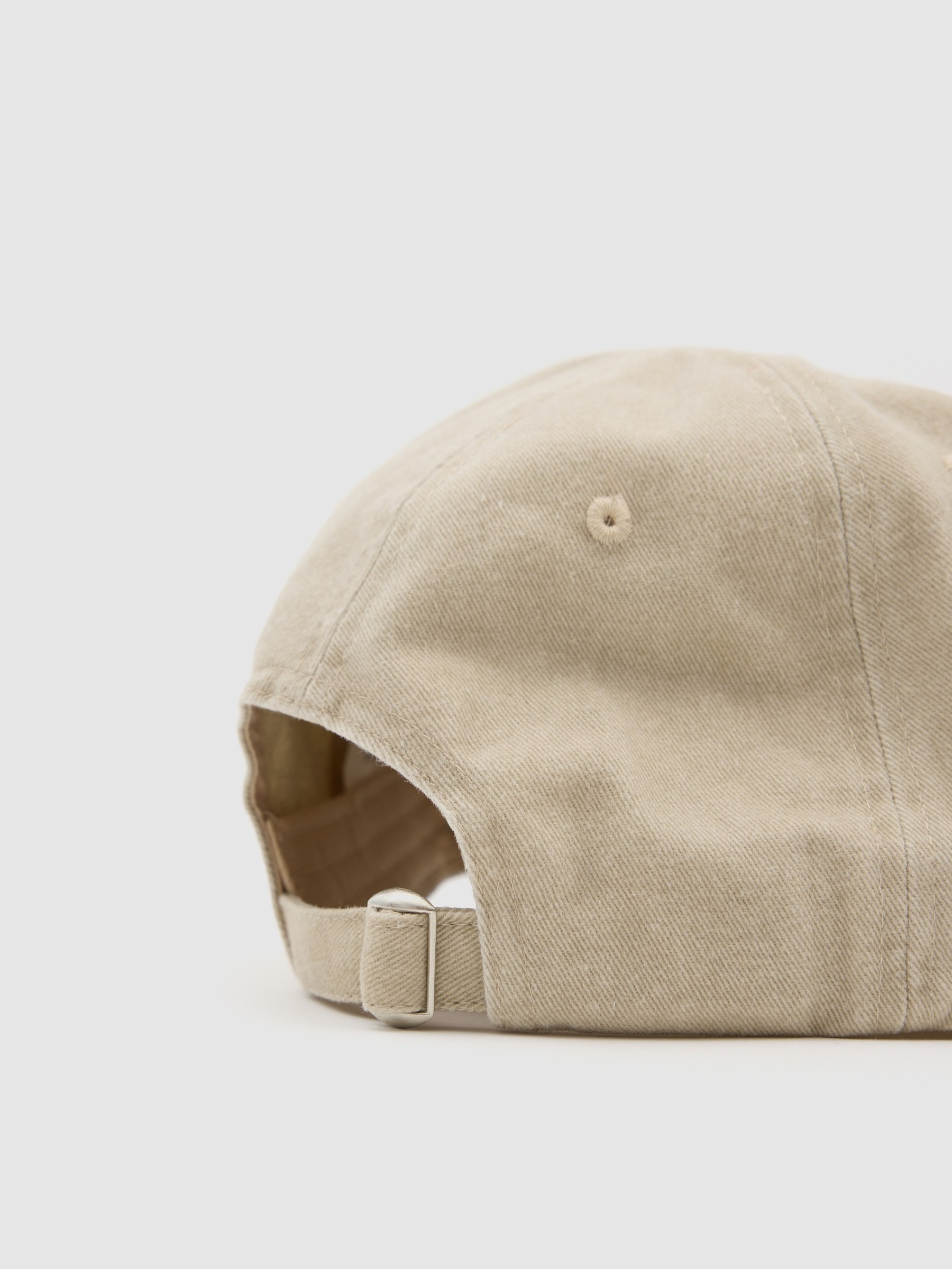 Gorra baseball lavada beige vista lateral frontal 45º