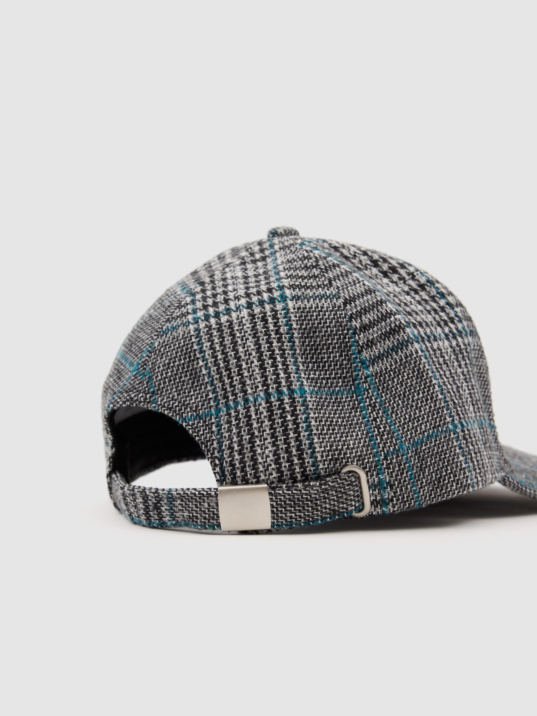 Gorra baseball cuadros gris vista lateral frontal 45º