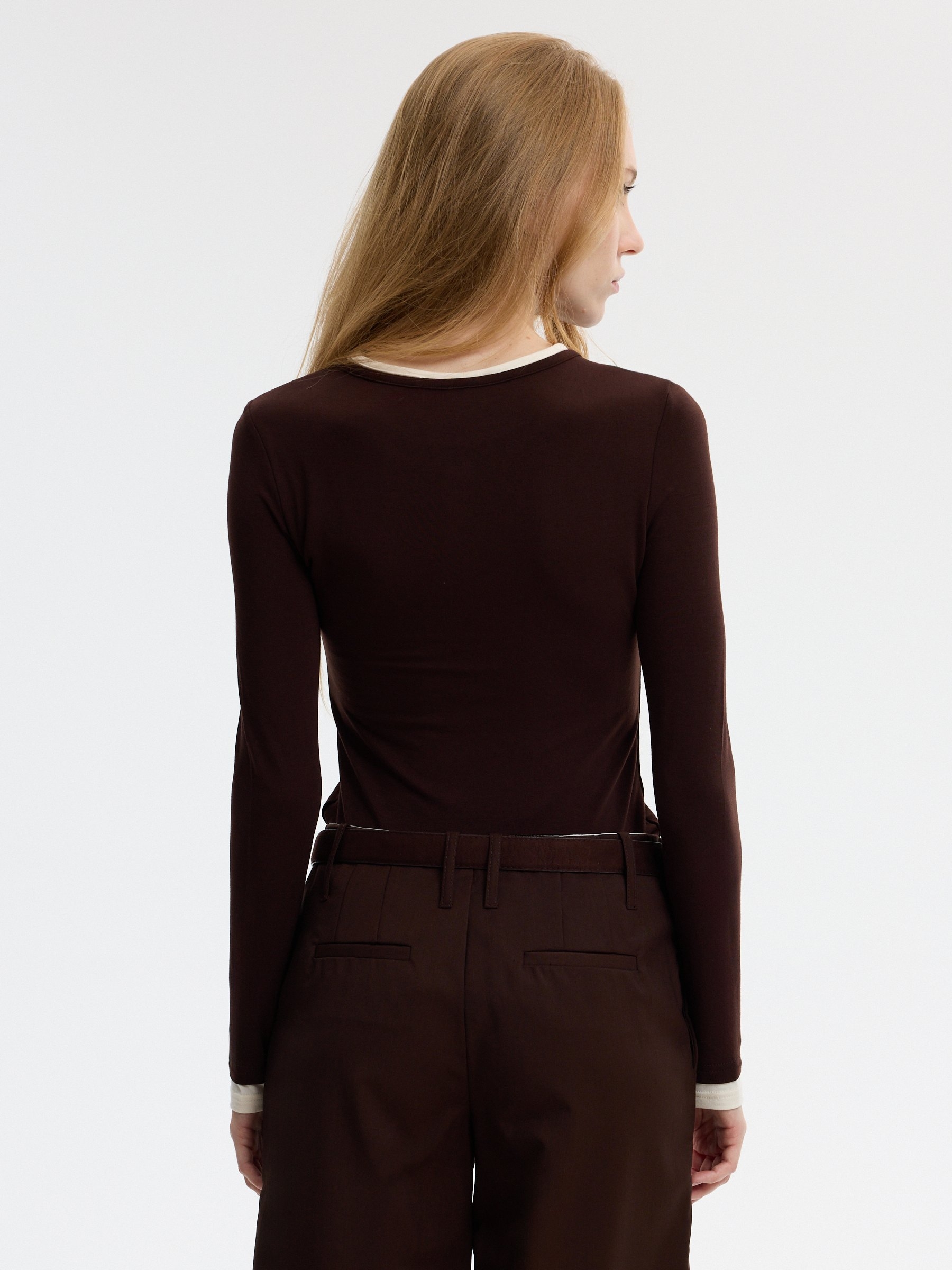Double-button T-shirt chocolate middle front view