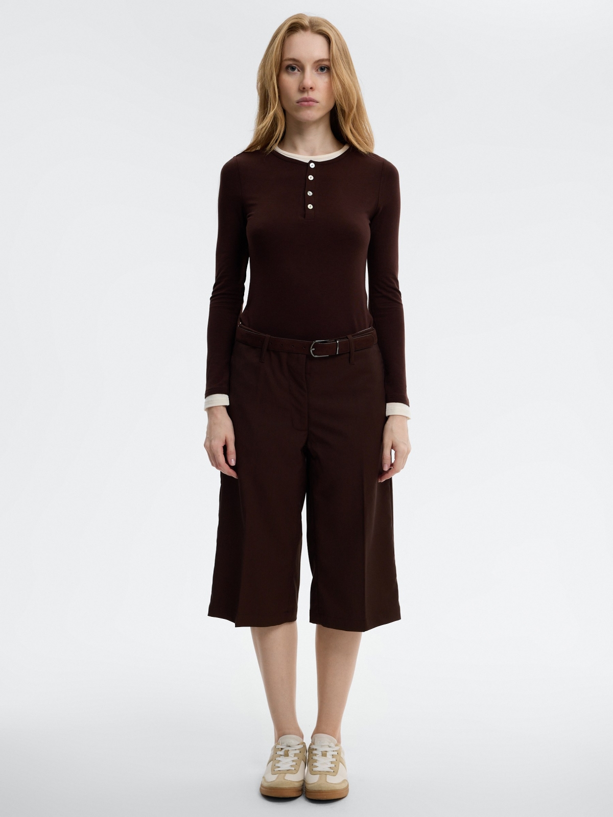 Double-button T-shirt chocolate front view