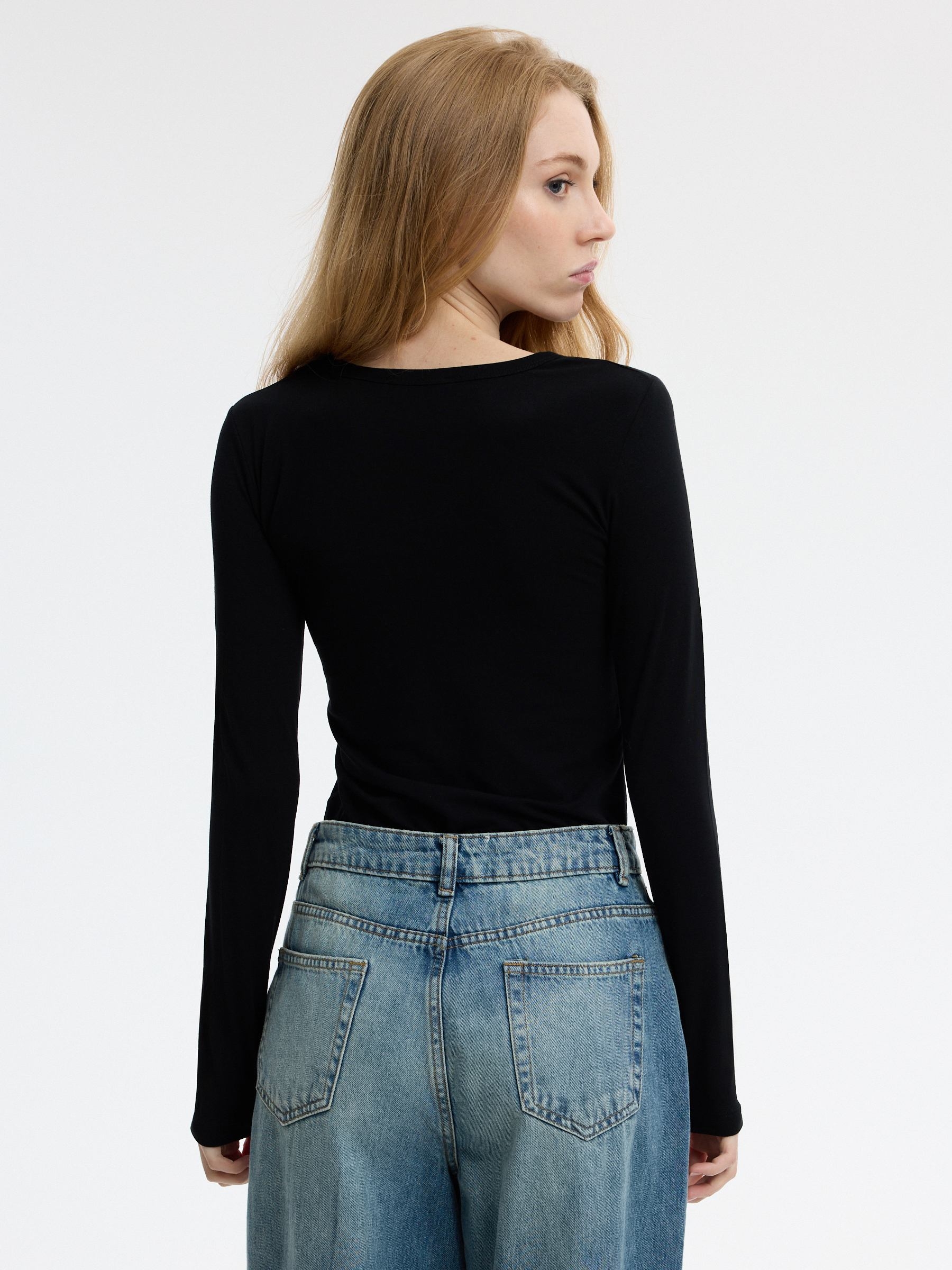 Basic long-sleeve boat neck T-shirt black middle front view