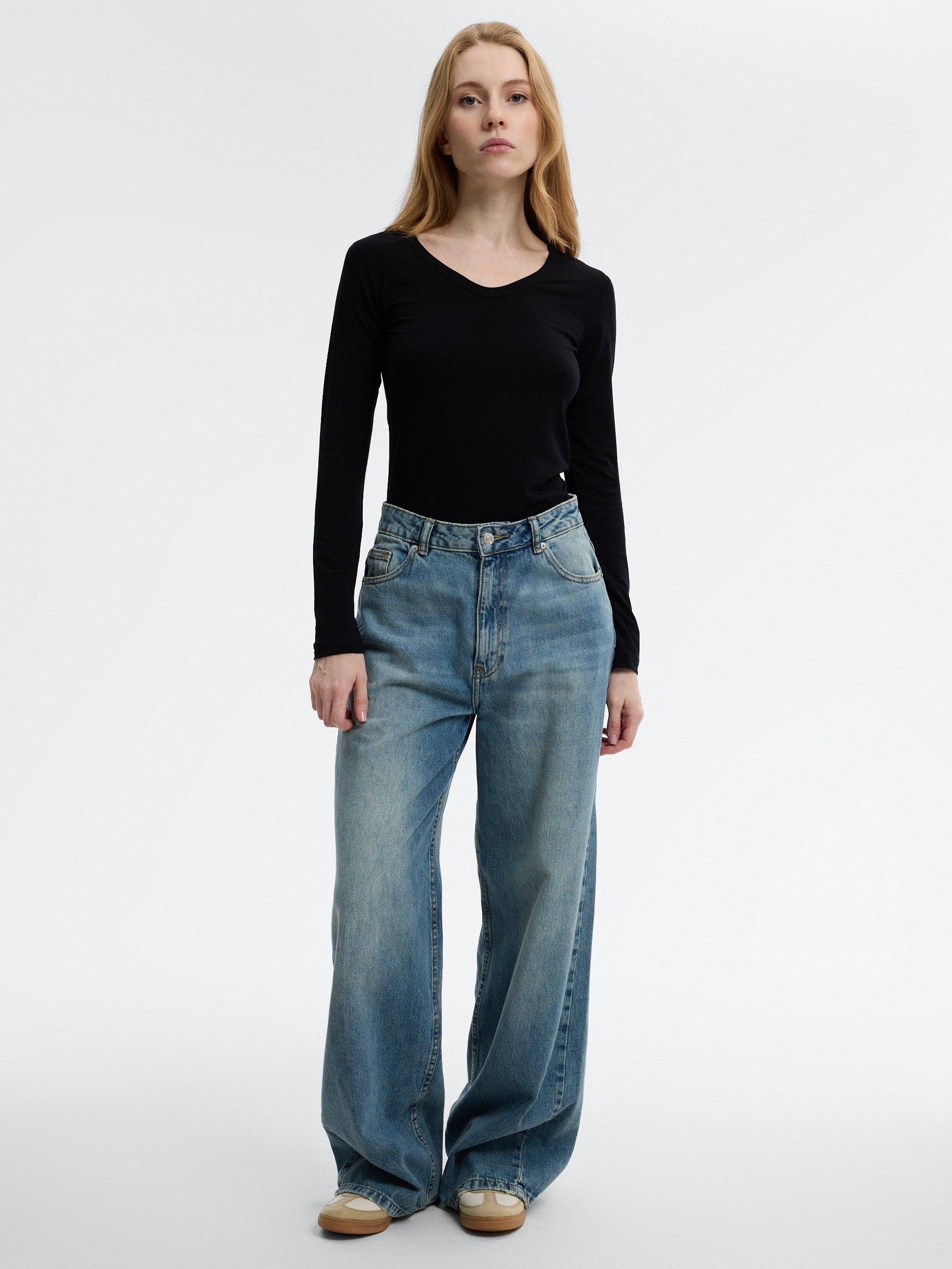 Basic long-sleeve boat neck T-shirt black middle front view