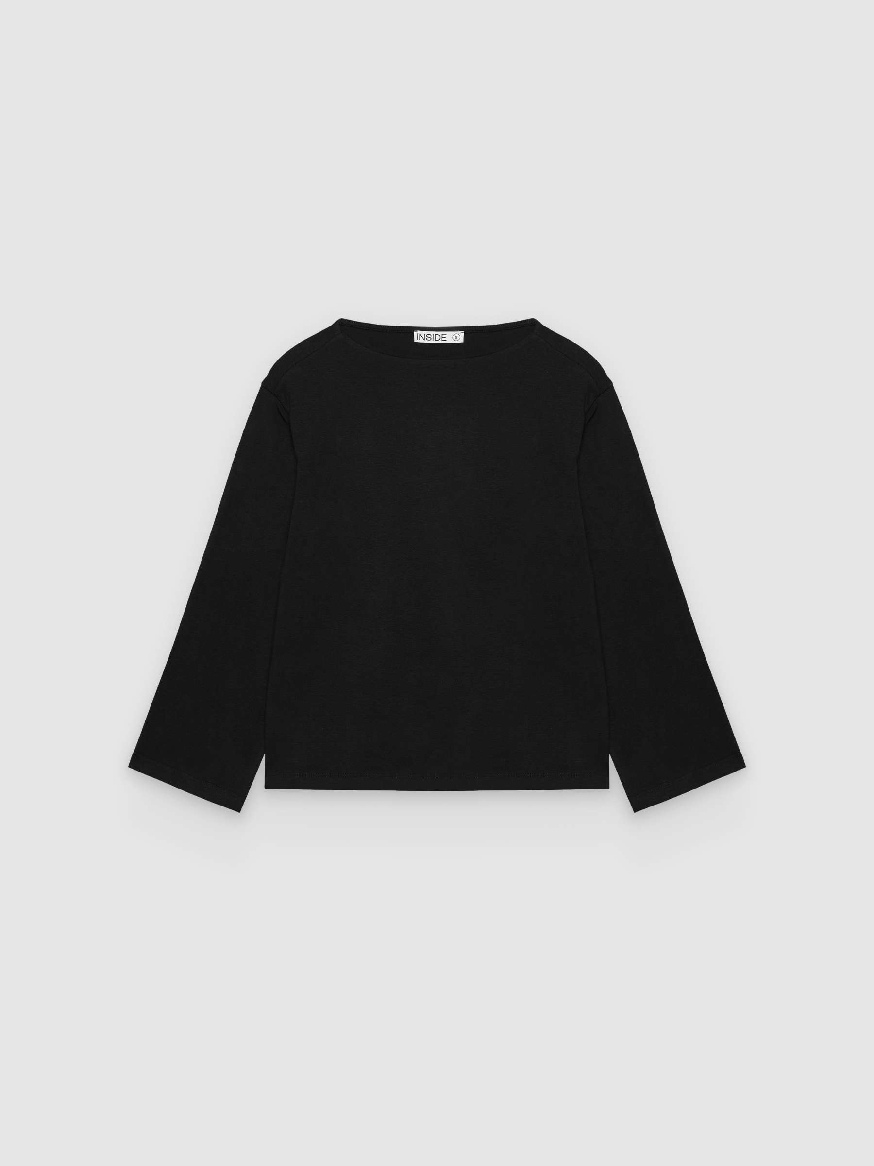 Camiseta básica manga longa gola canoa preto vista meia frontal