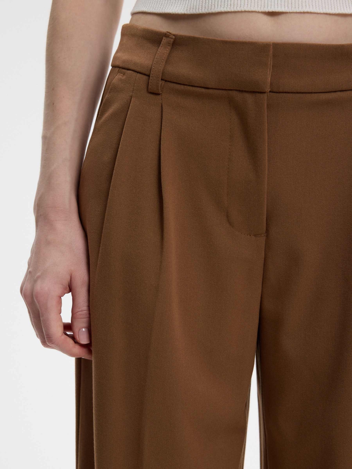 Double-pleat palazzo pants brown detail view