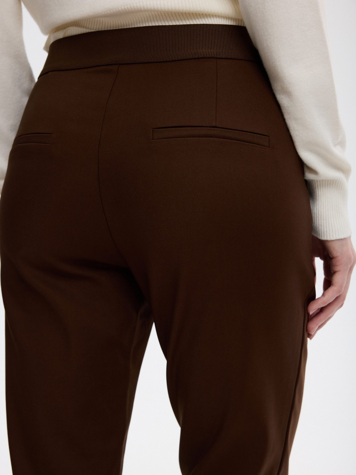 Slim pleated mid-rise pants taupe detail view