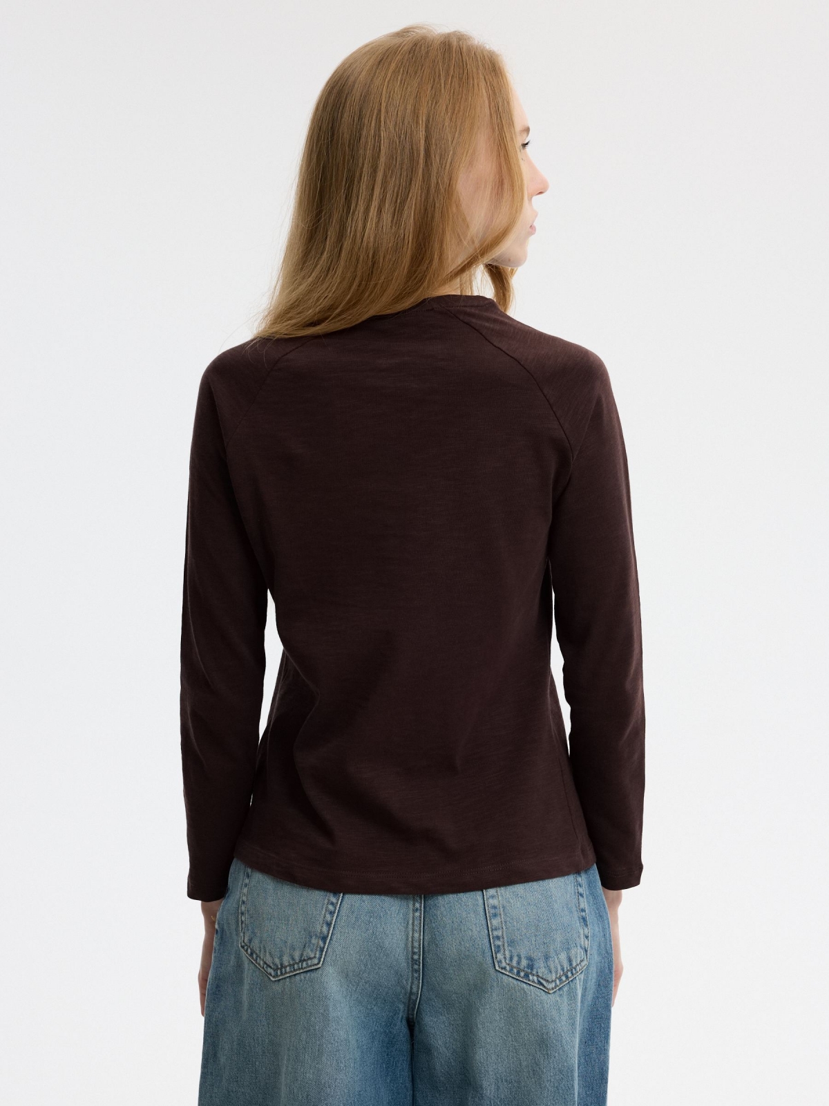 Basic boat neck t-shirt chocolate middle back view