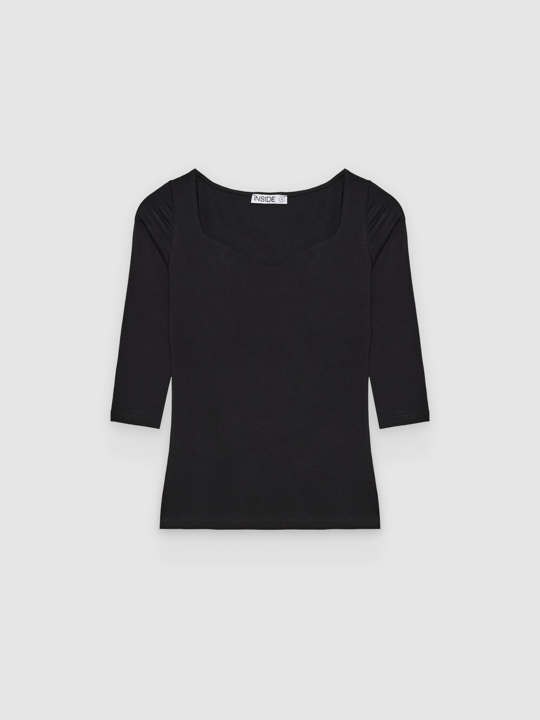 Camiseta básica de corazón negro vista media frontal