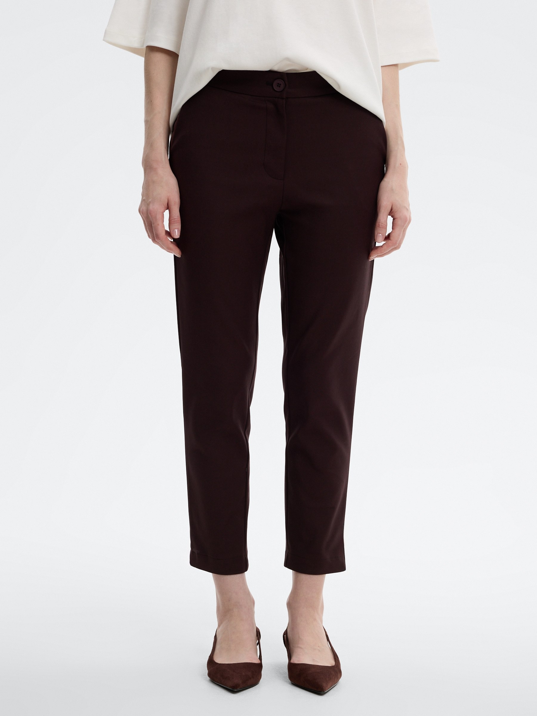 Slim pleated mid-rise pants chocolate front view