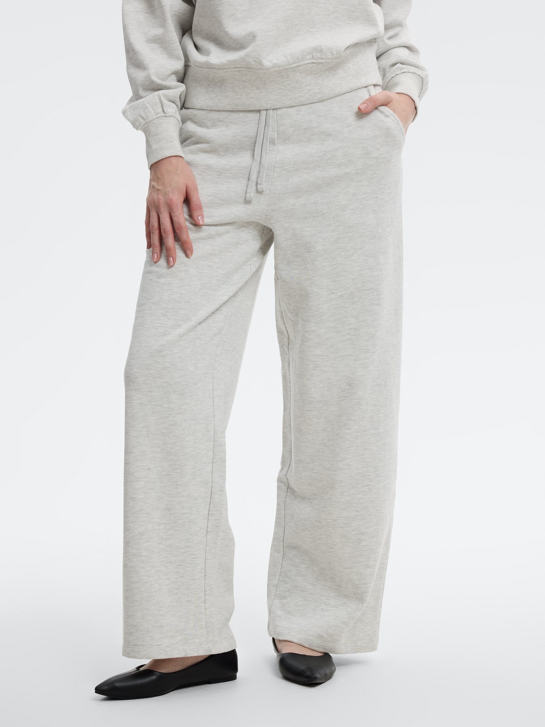 Plain high-waisted fleece sweatpants light melange front view