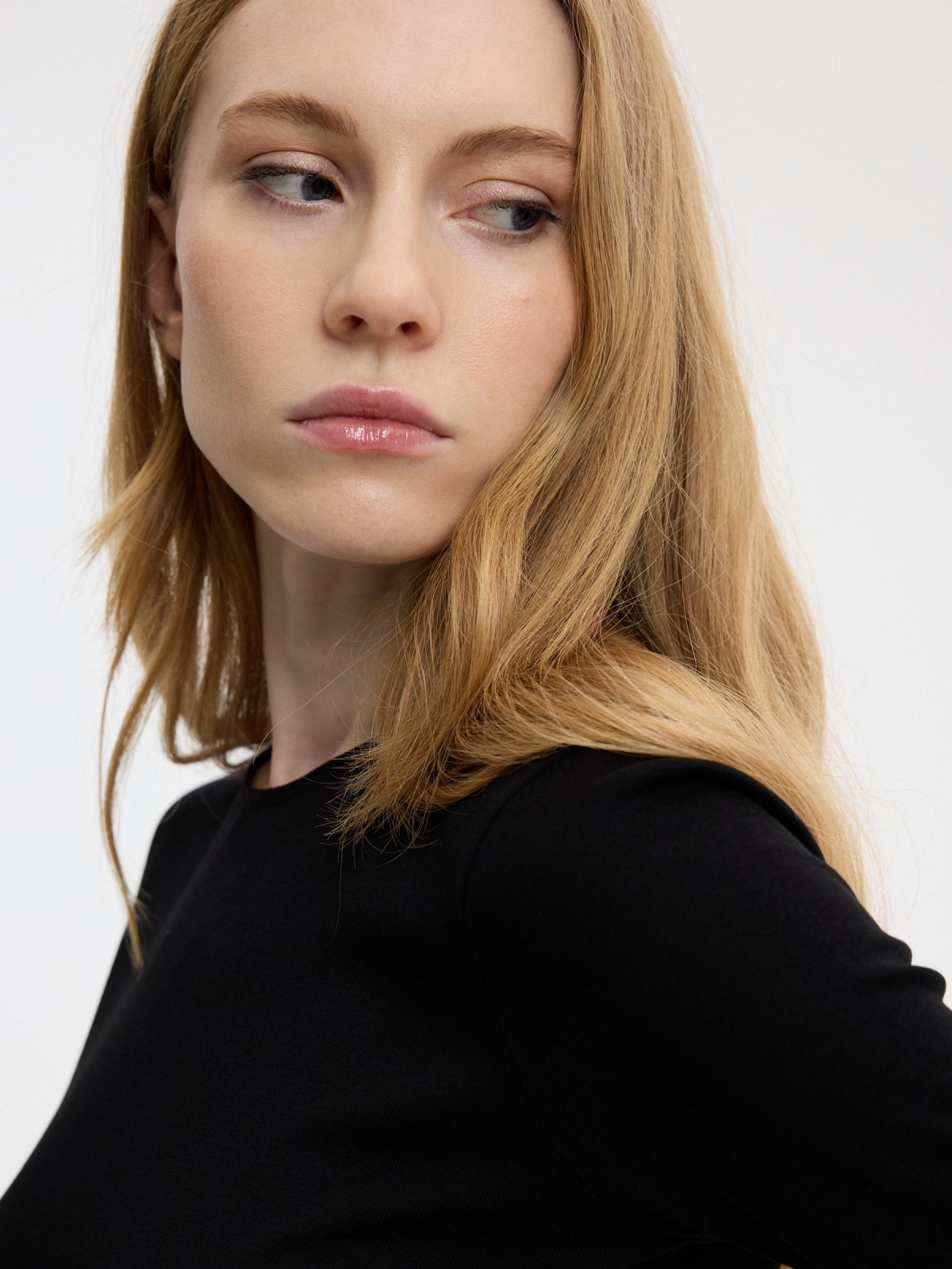Ribbed boat-neck T-shirt black detail view