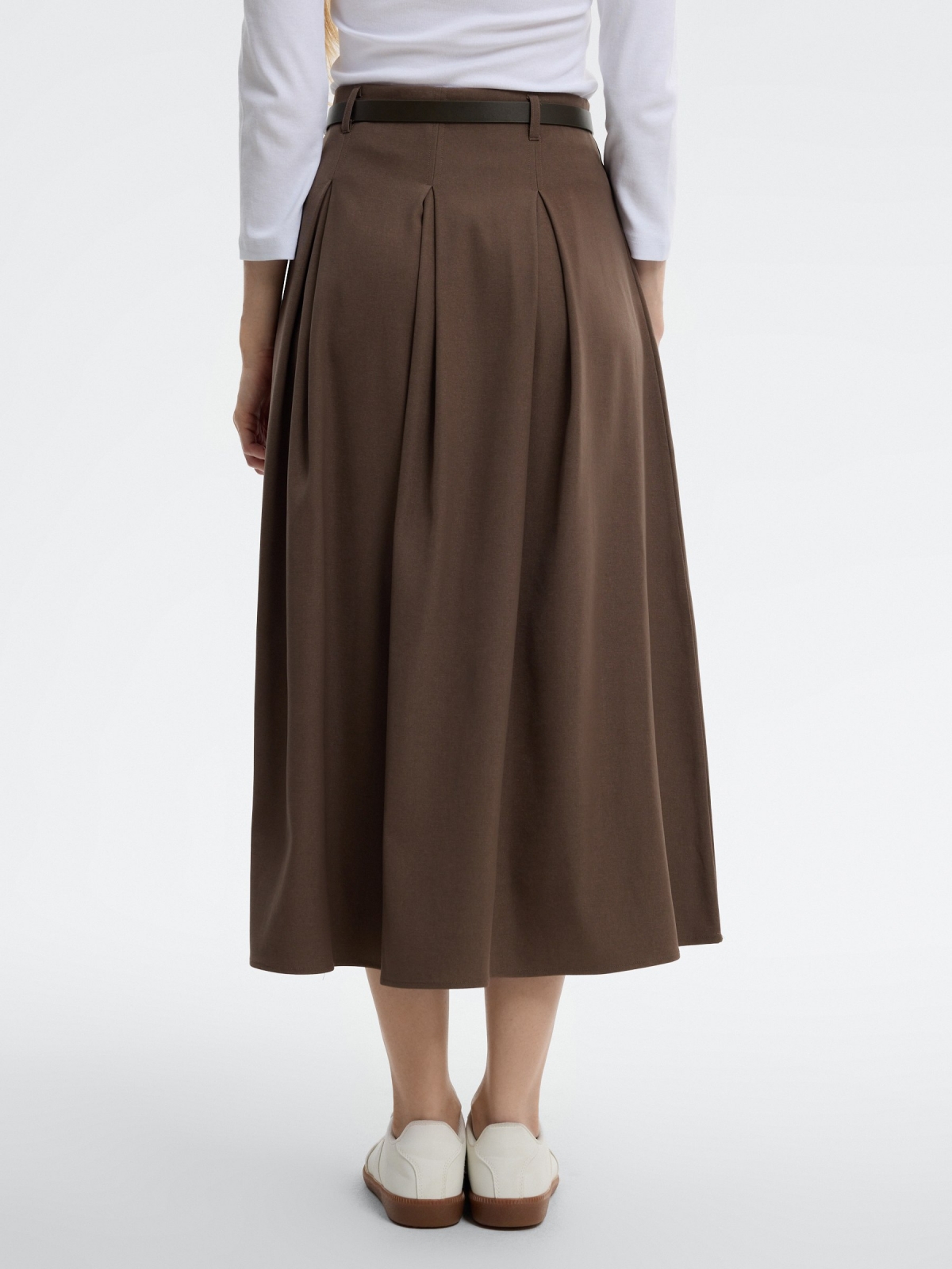 Saia midi evasê de viscose lisa taupe vista geral frontal