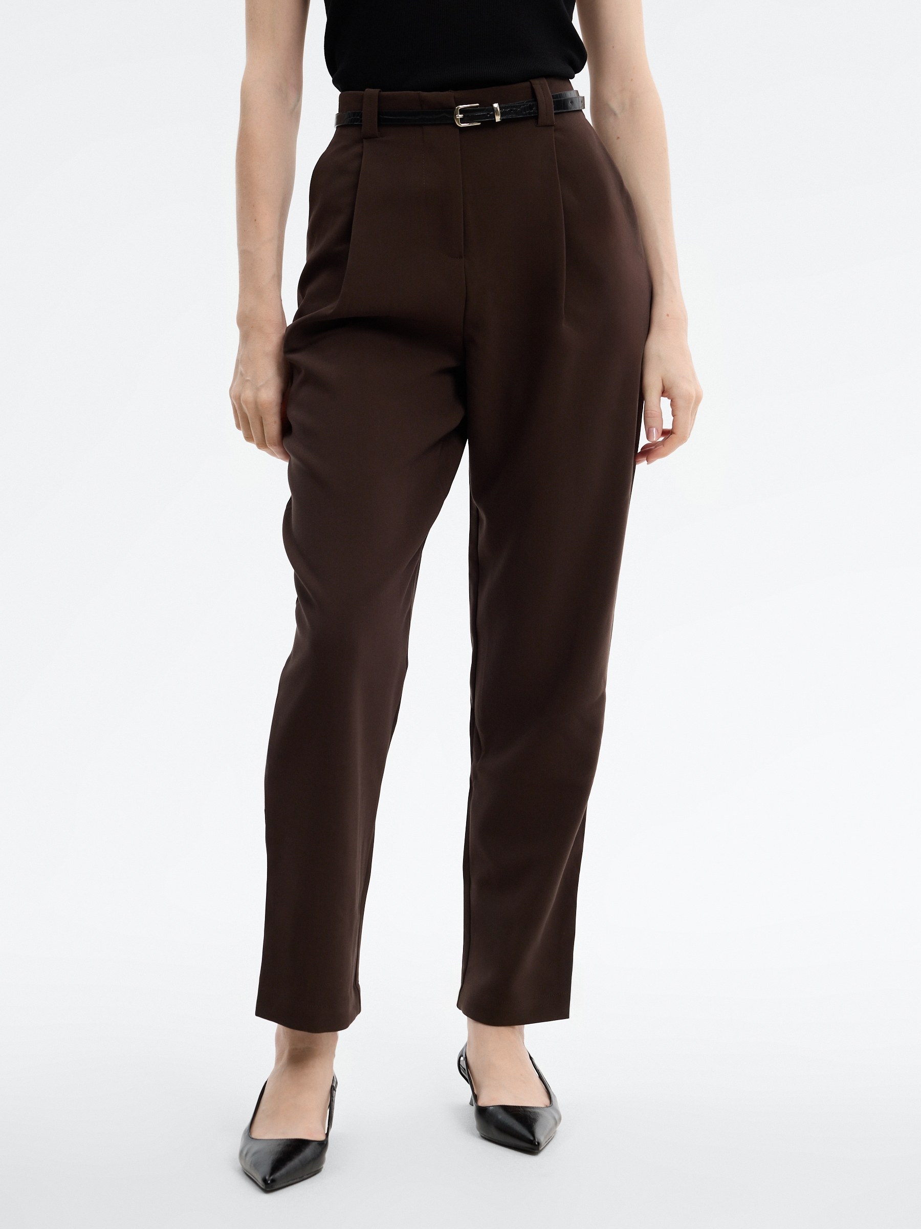 Fluid trousers with pleats and belt chocolate front view