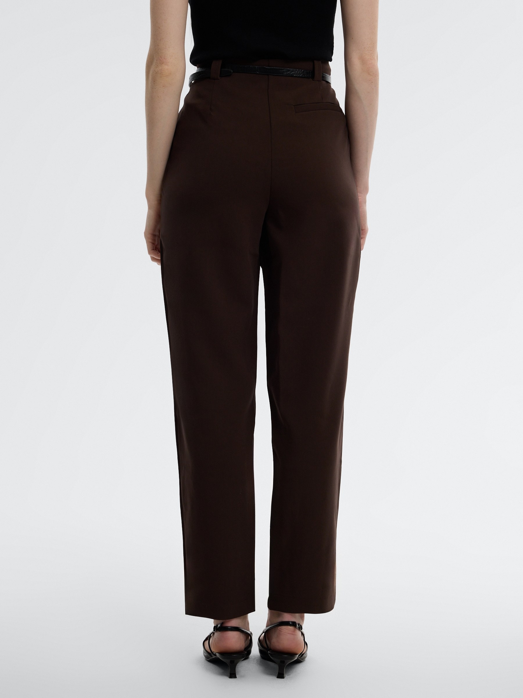 Fluid trousers with pleats and belt chocolate front view