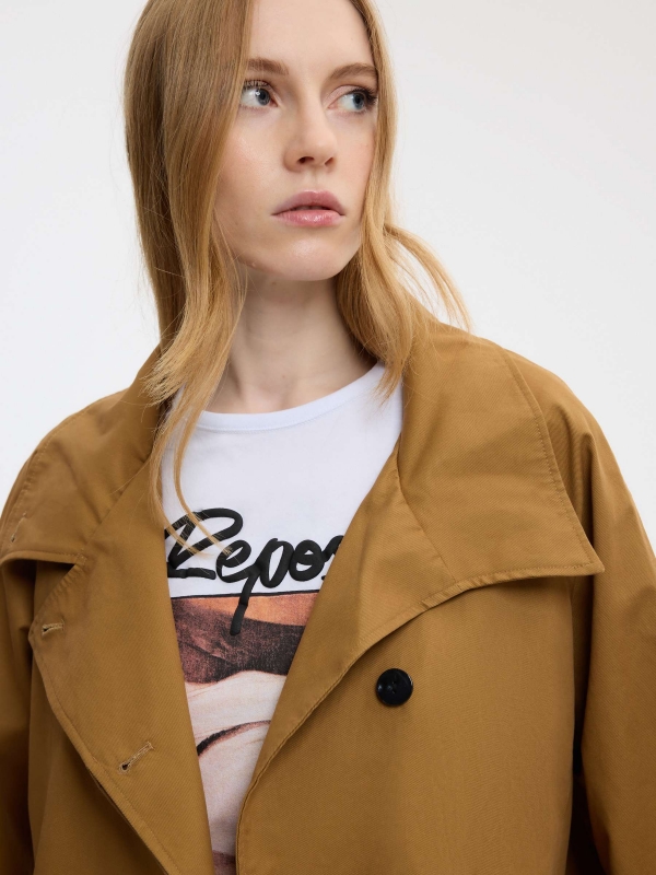 Short oversized camel trench coat cinnamon detail view