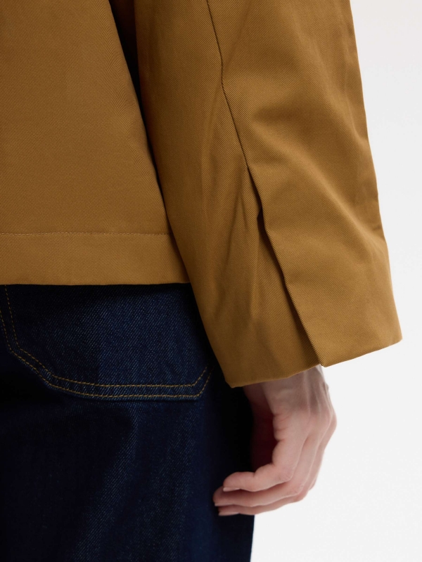 Short oversized camel trench coat cinnamon detail view