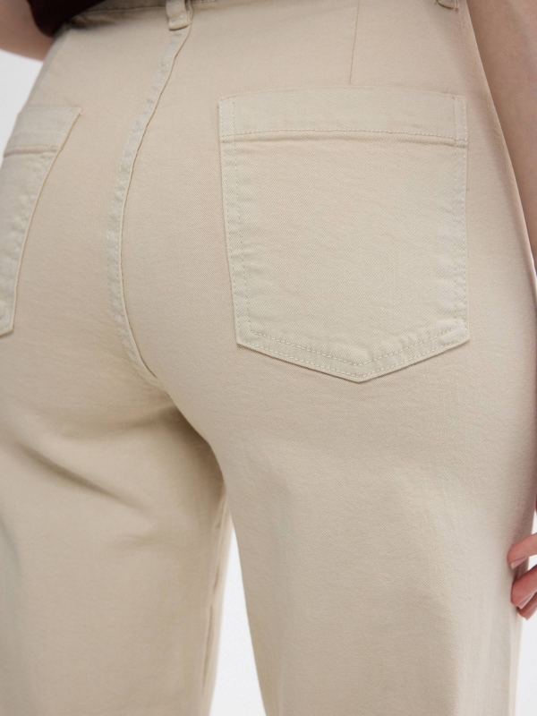 Pantalón culotte tiro alto arena vista detalle